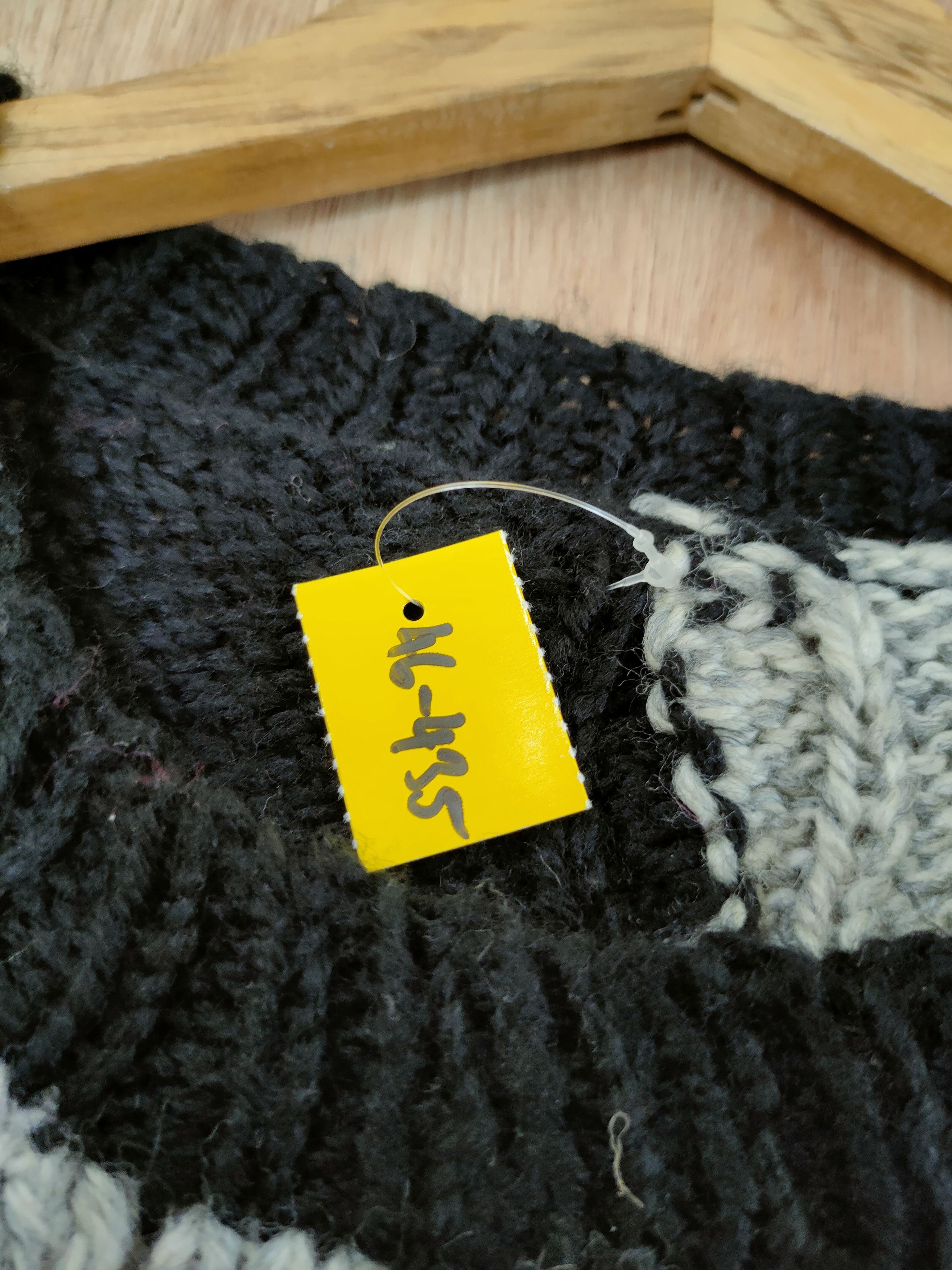 Aran Isles Knitwear DL Japan aran isle cable knitwear art wave #46-435 Size US L / EU 52-54 / 3 - 5 Thumbnail