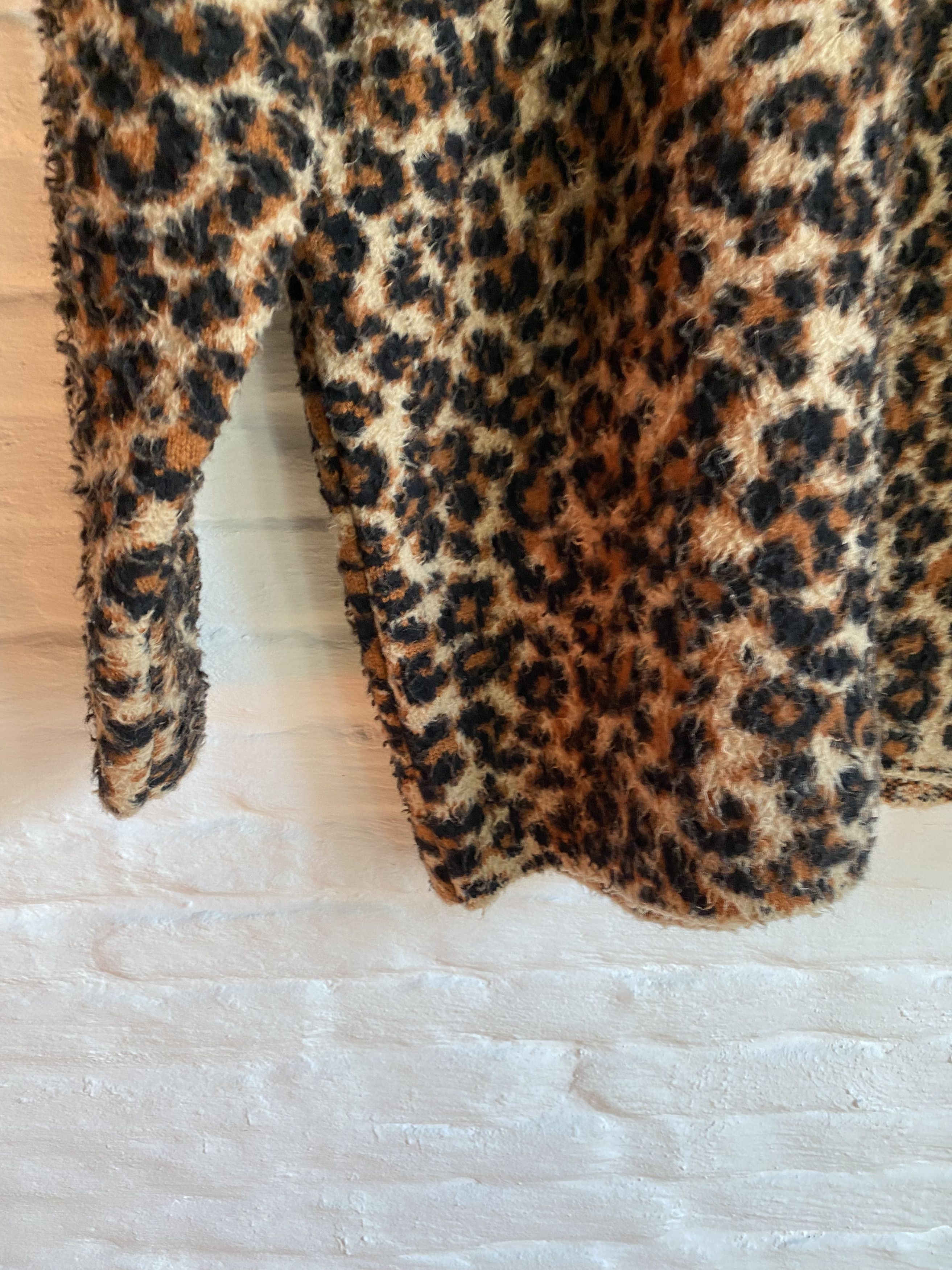 Balenciaga 1600£ BALENCIAGA LEOPARD V-NECK SWEATER Size US L / EU 52-54 / 3 - 4 Thumbnail