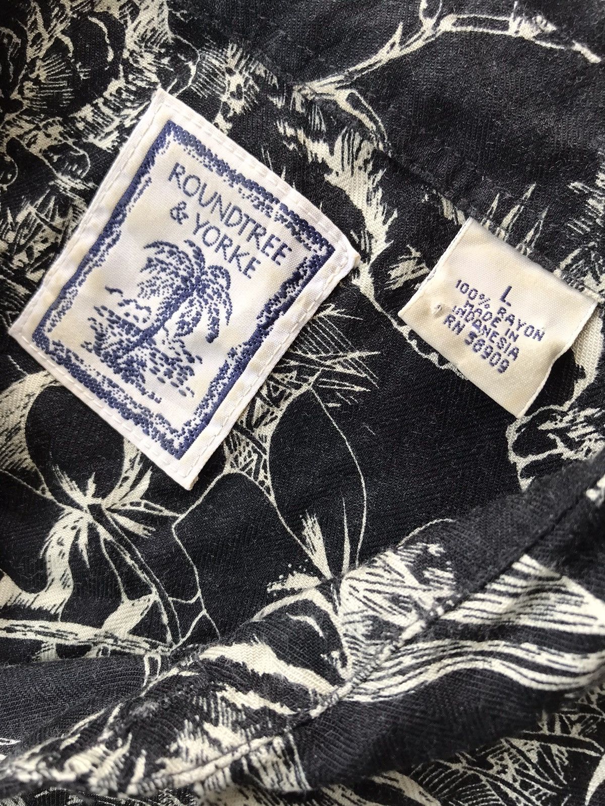 Roundtree & Yorke × Vintage 💥Final Drop💥Vintage Roundtree&Yorke Overprint Tiger Size US XL / EU 56 / 4 - 8 Thumbnail