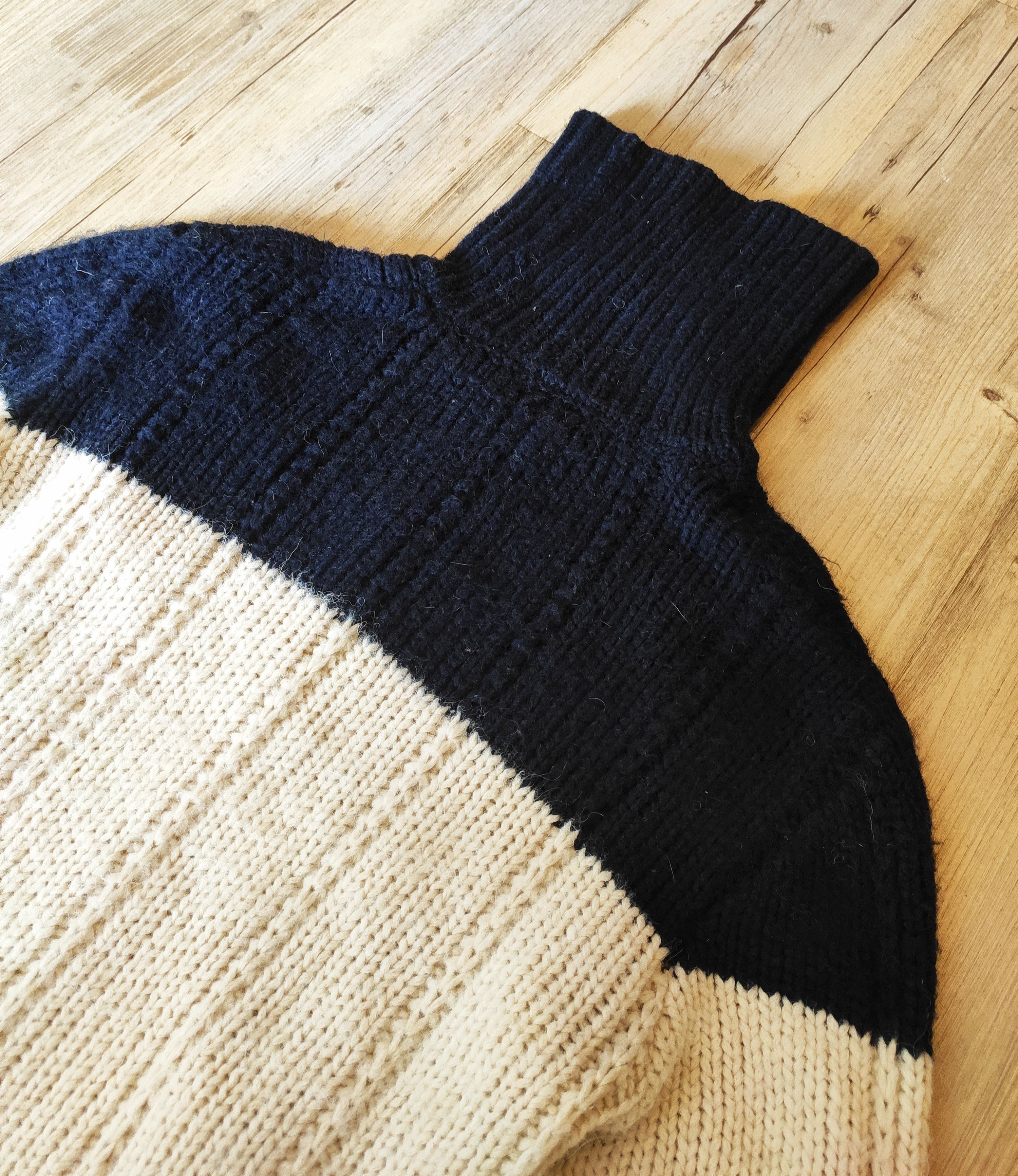 Dries Van Noten GRAIL! White/black turtleneck alpaca sweater FW11 Size US M / EU 48-50 / 2 - 5 Thumbnail