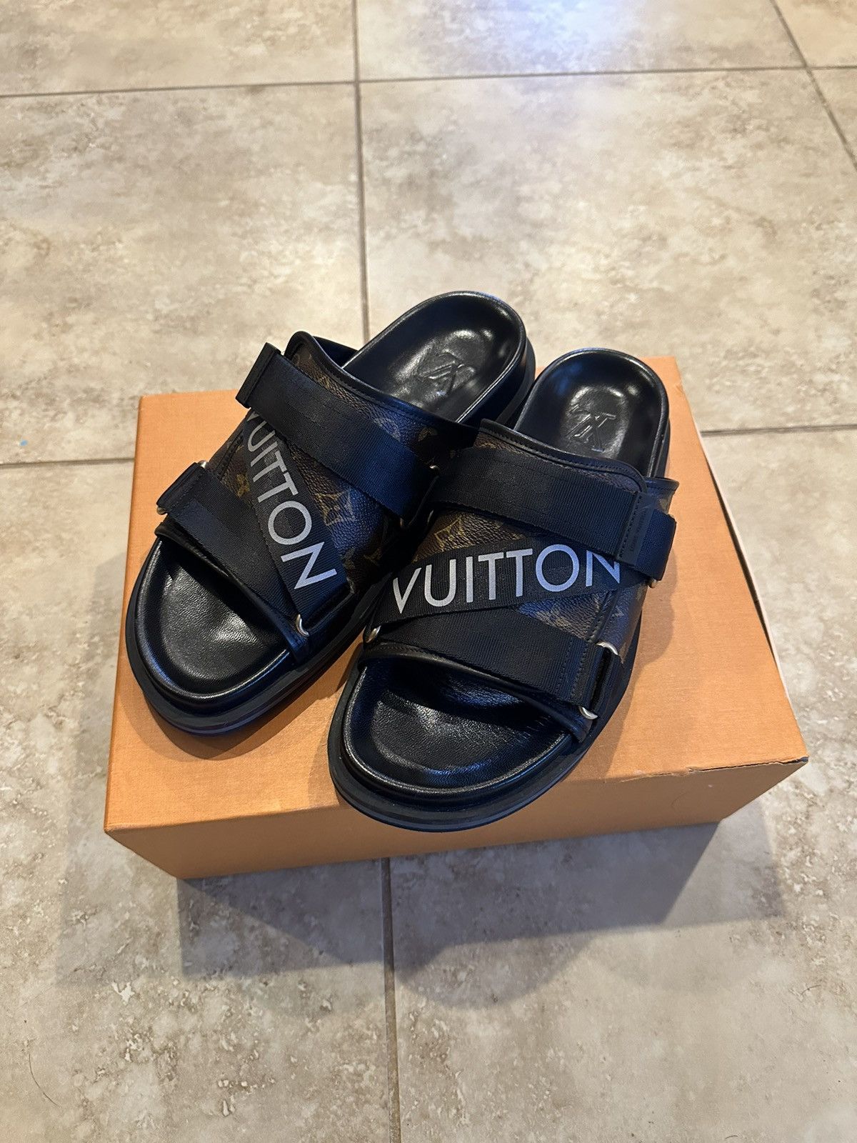 Louis Vuitton Honolulu Sandal In Black And Dark Blue - Praise To