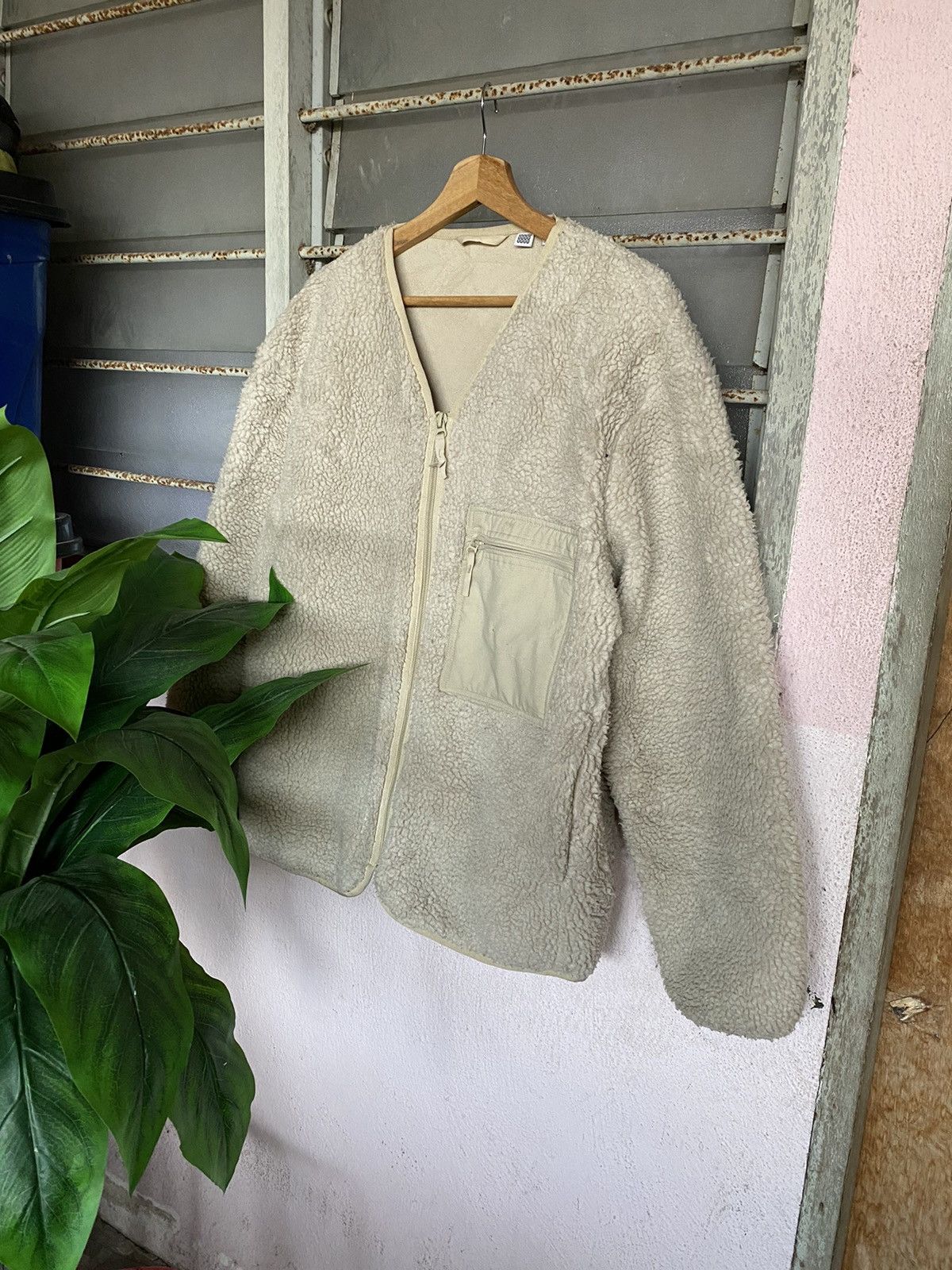 image of Lemaire x Uniqlo Aw Uniqlo X Uuuu Deep Pile Fleece Jacket in Cream, Men's (Size Large)