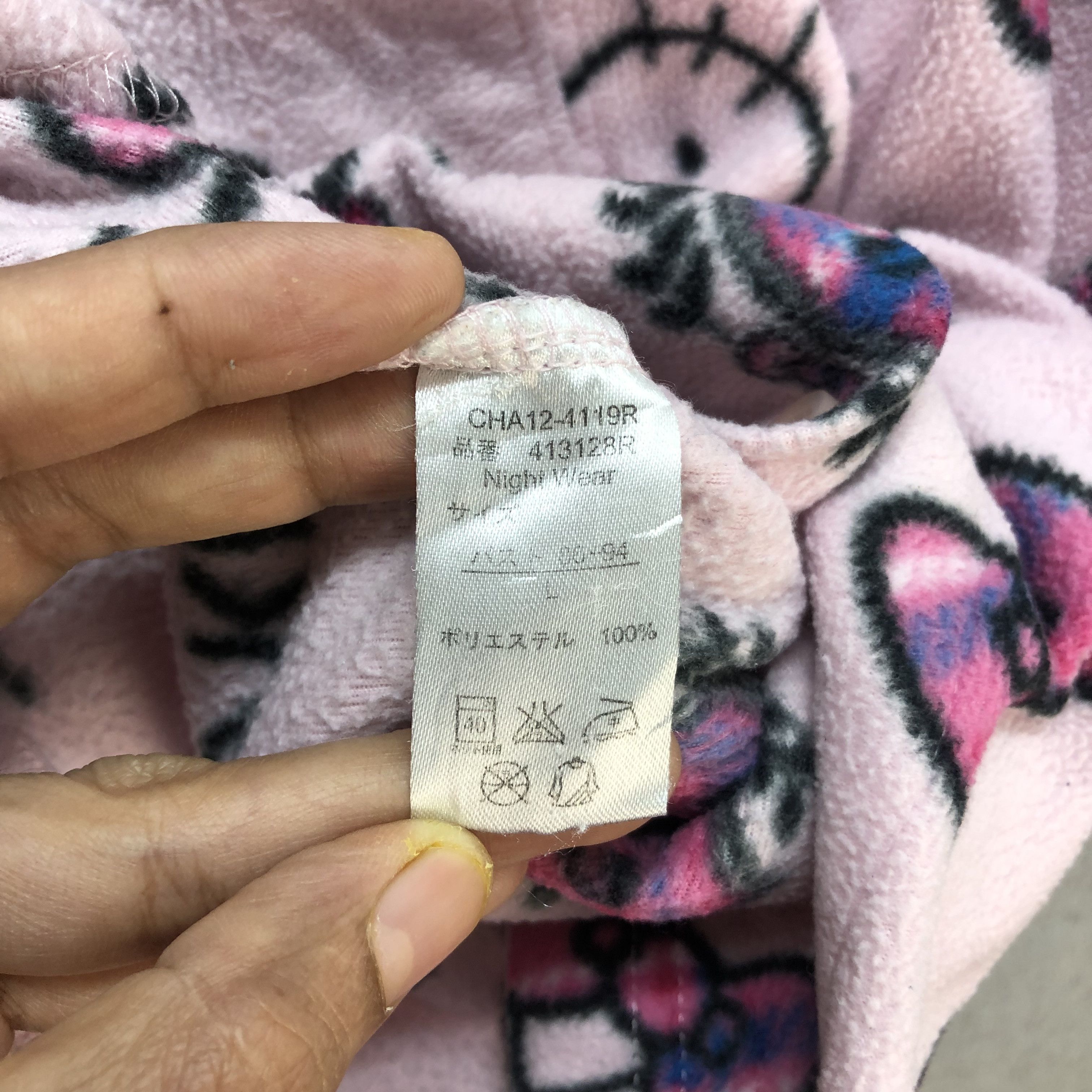 Japanese Brand HELLO KITTY FULLPRINT FLEECE #7121-110 Size L / US 10 / IT 46 - 7 Thumbnail