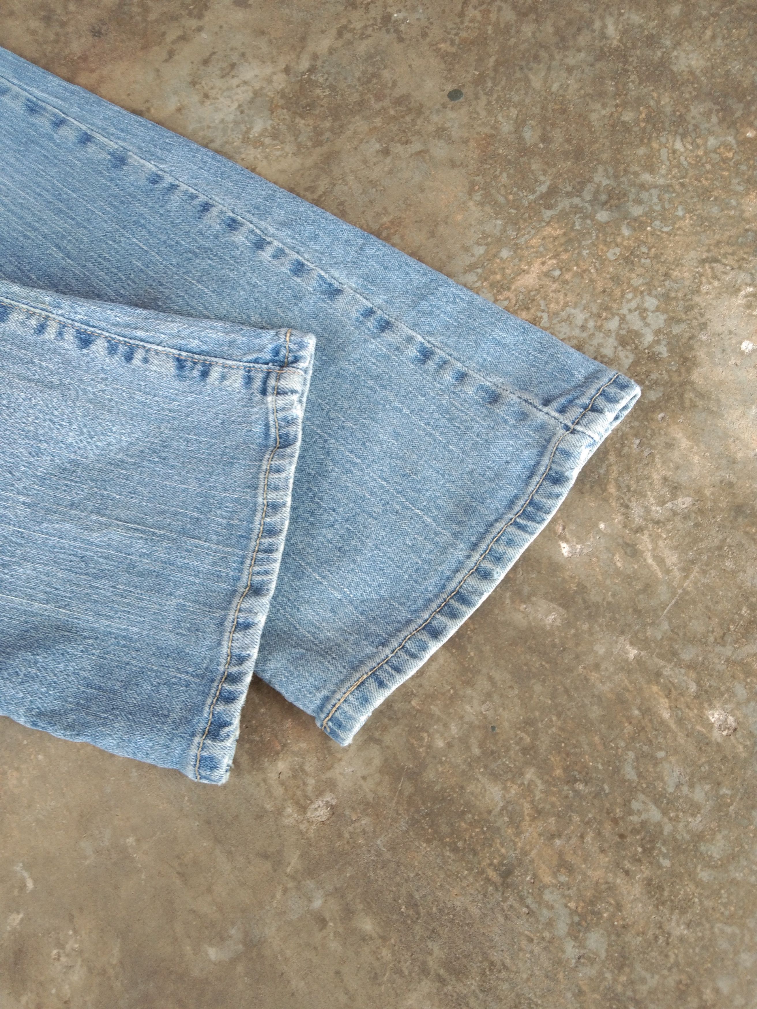Levi's × Vintage Vintage Levi's 518 Super Low Bootcut 28x33 Light Wash Jeans Size US 28 / EU 44 - 3 Thumbnail