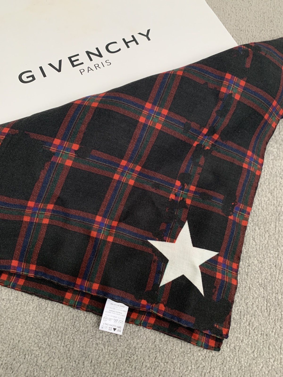 Designer × Givenchy × Riccardo Tisci Stars tartan wool/silk scarf Size ONE SIZE - 2 Thumbnail