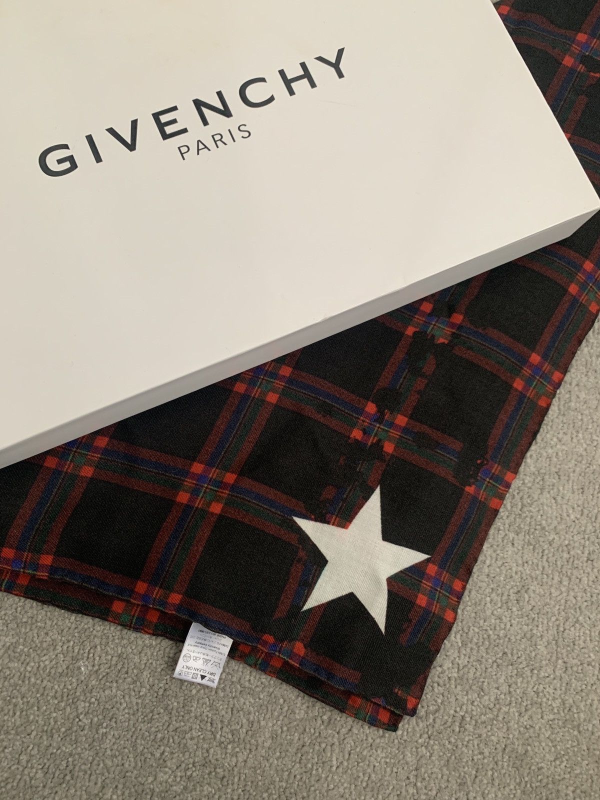 Designer × Givenchy × Riccardo Tisci Stars tartan wool/silk scarf Size ONE SIZE - 1 Thumbnail
