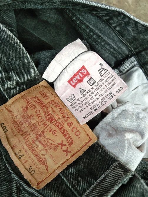 Levi's 90s Vintage Levi's 501 Made In USA Distressed Jeans 33x30 Size US 33 - 13 Thumbnail