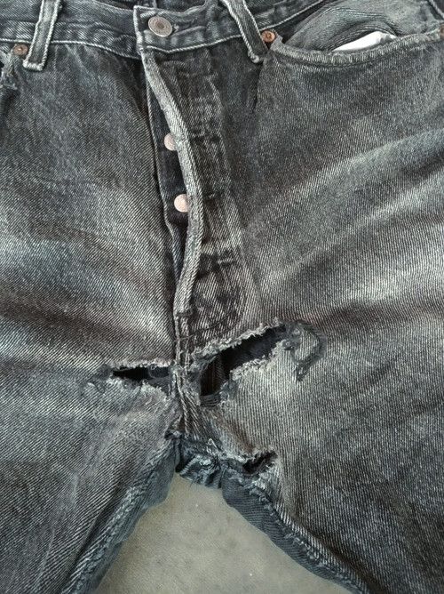 Levi's 90s Vintage Levi's 501 Made In USA Distressed Jeans 33x30 Size US 33 - 8 Thumbnail