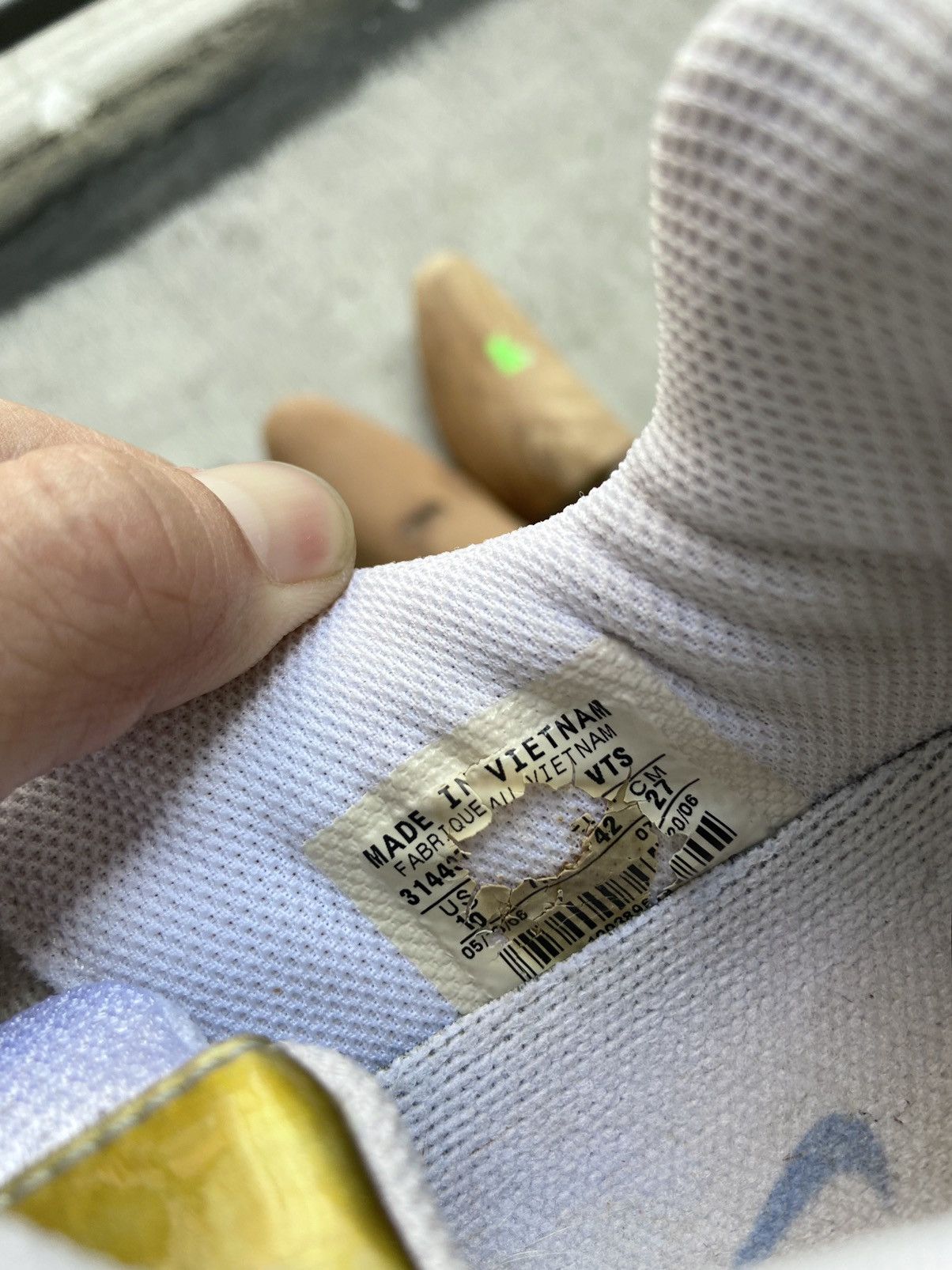 Nike × Vintage Vintage 2006 Nike Shox White Blue Yellow Sneakers Shoes Y2K Size US 8.5 / EU 41-42 - 12 Thumbnail