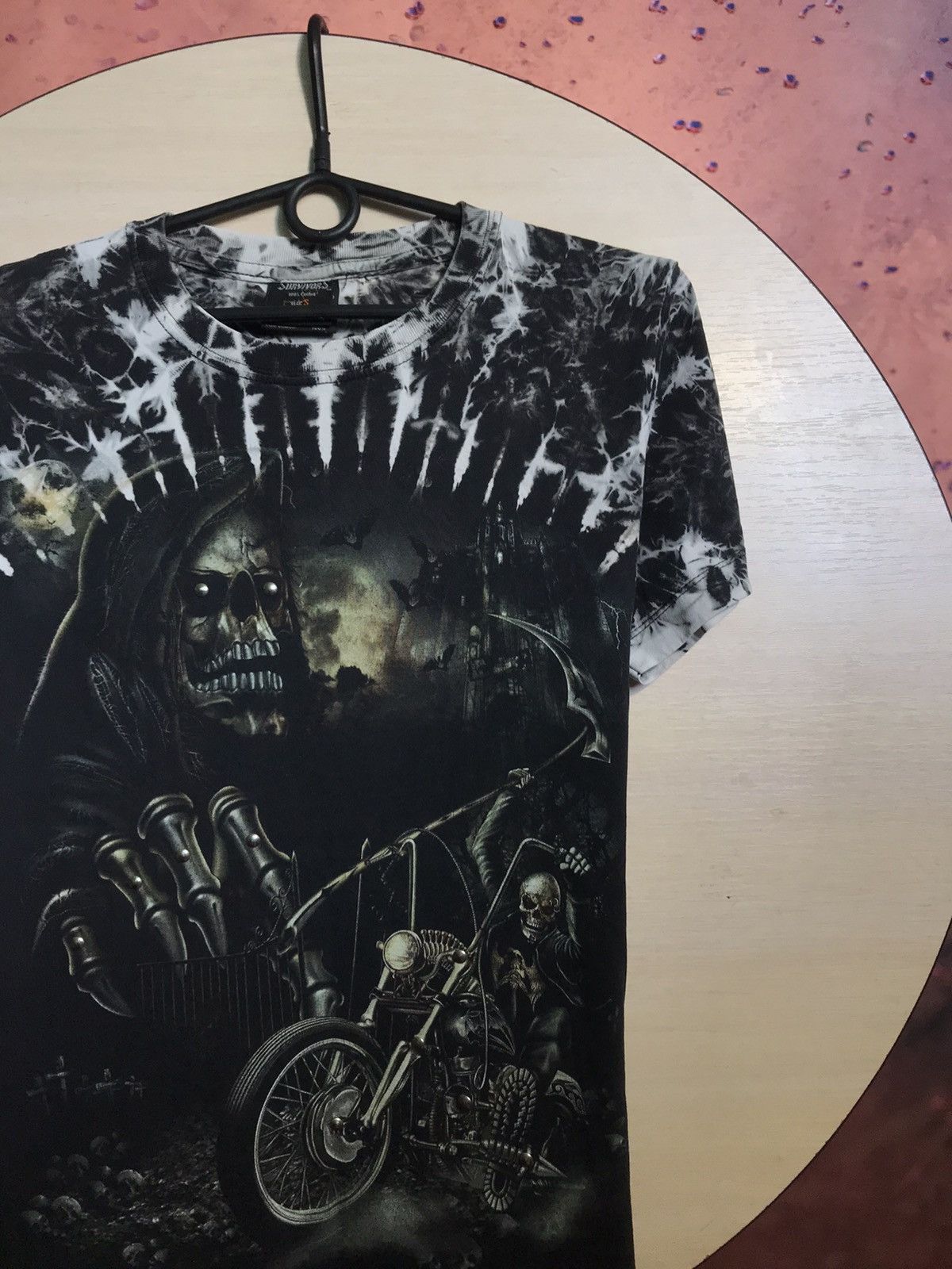 Band Tees Vintage Survivors band rock skull skeleton tee Size US S / EU 44-46 / 1 - 1 Thumbnail