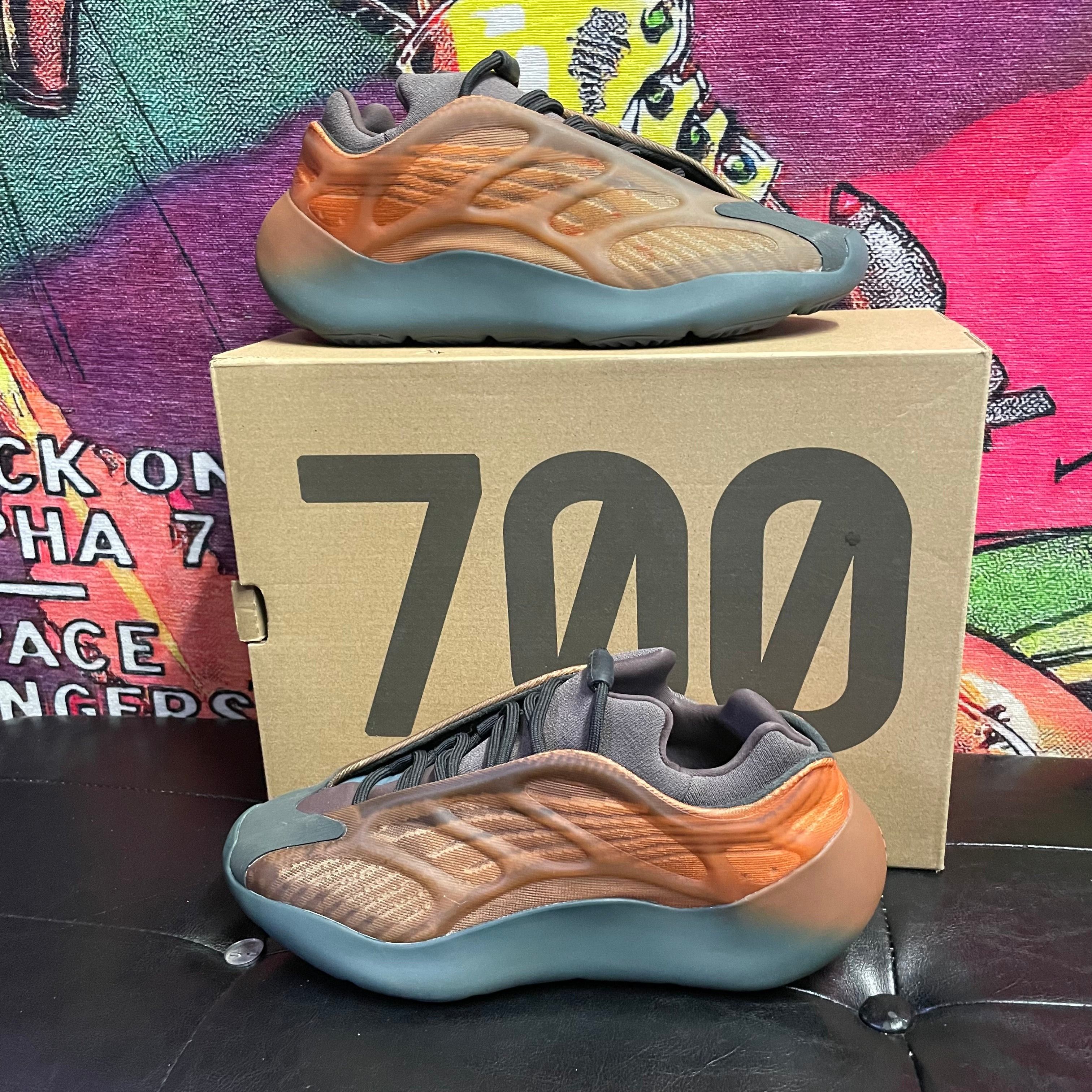Adidas Yeezy 700 v3 Copper Fade Size
