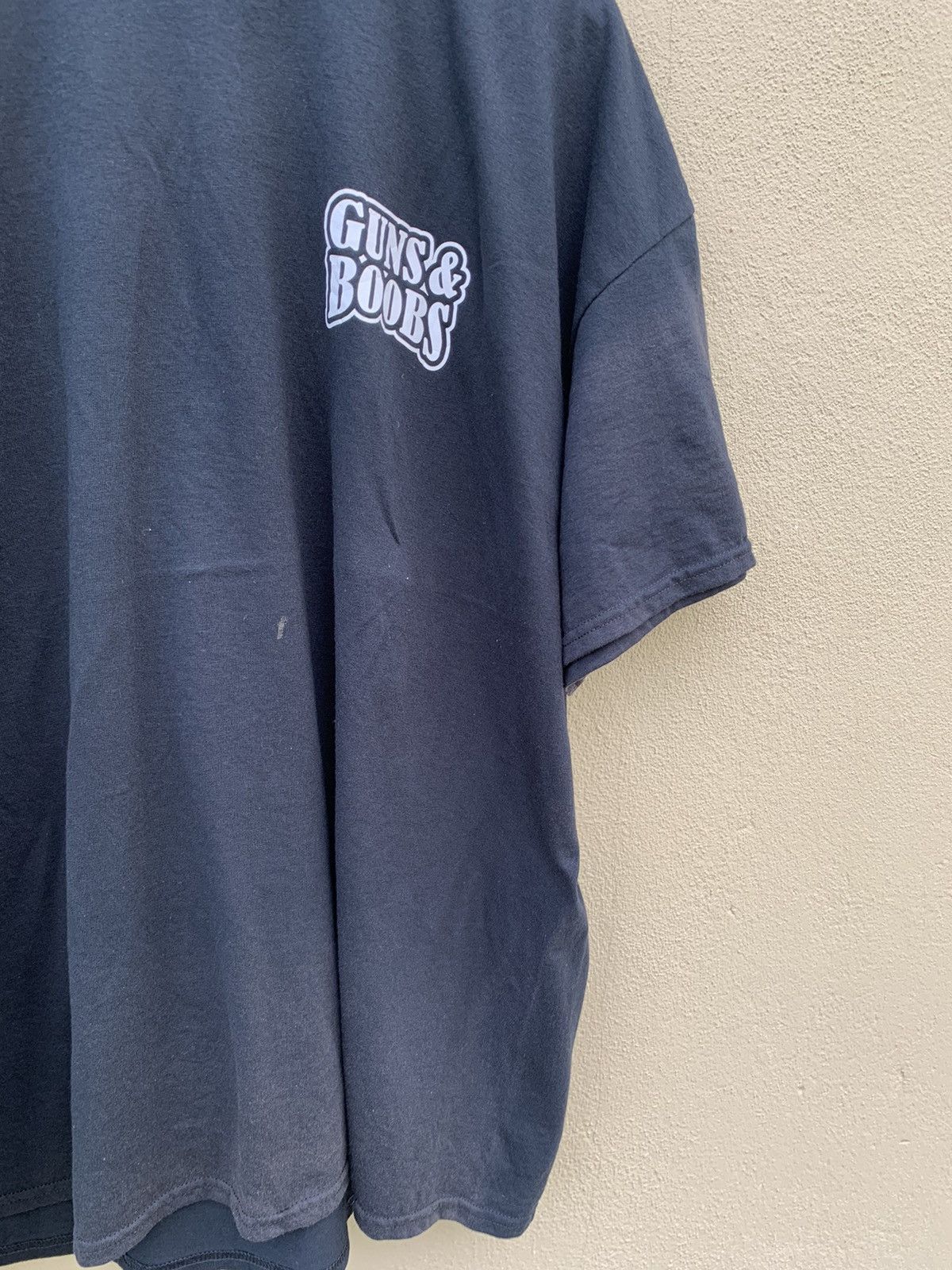 Vintage Thrashed Faded Guns and Boobs The Bigger The Better tee Size US XXL / EU 58 / 5 - 5 Thumbnail