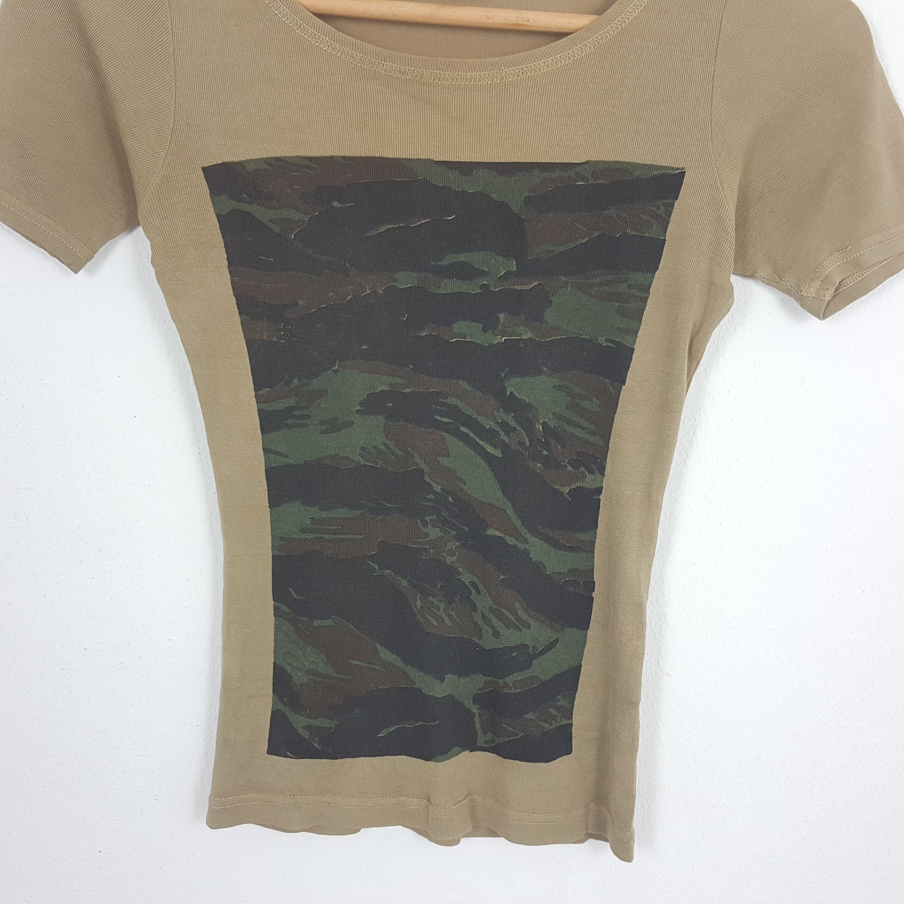 Hysteric Glamour × Japanese Brand × Vintage Vintage HYSTERIC GLAMOUR Japanese Brand Camo Design T-Shirt Size XXS / US 00 / IT 34 - 2 Thumbnail