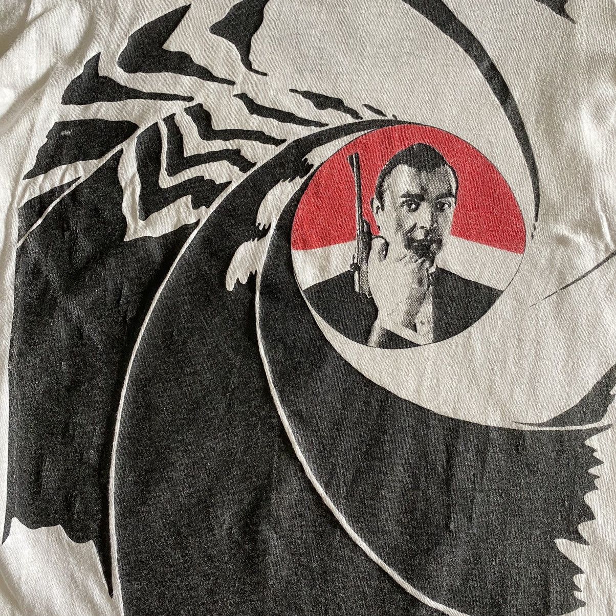 Vintage VINTAGE 80S JAMES BOND MOVIE T-SHIRT Size US S / EU 44-46 / 1 - 4 Thumbnail