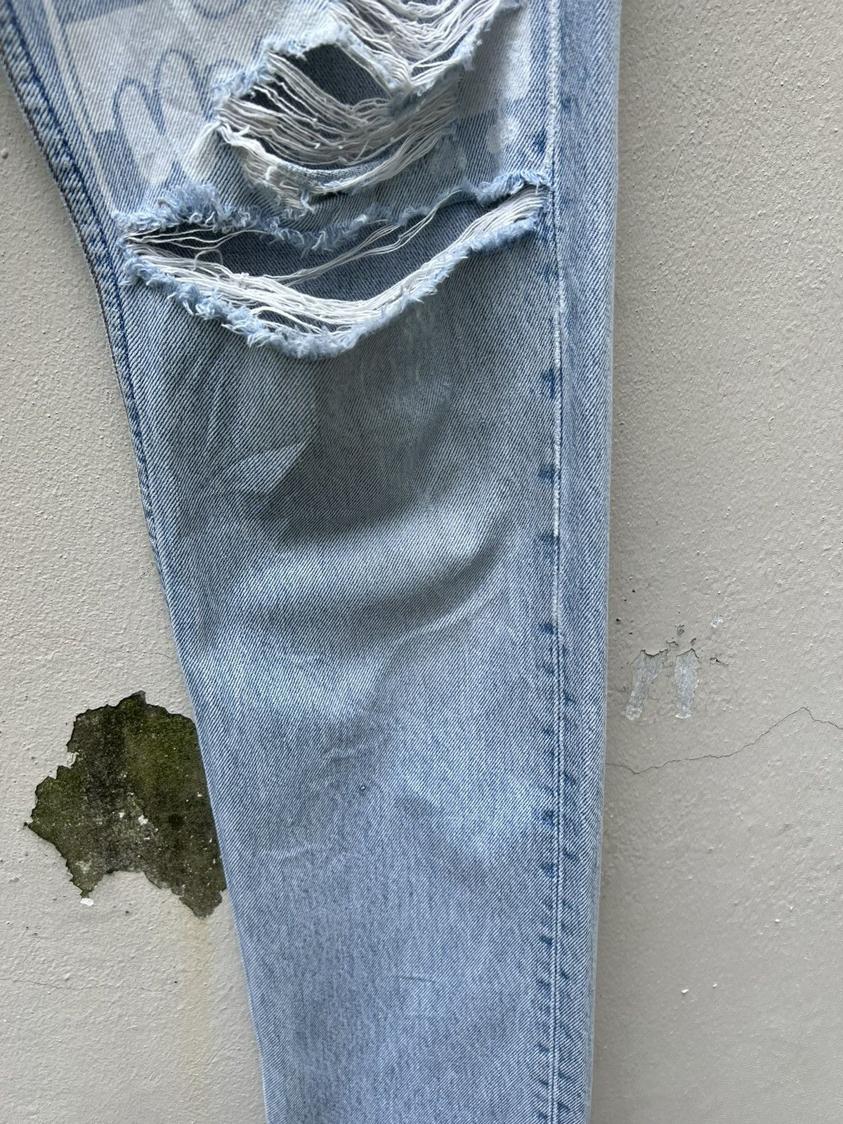 Levi's Vintage 1995 Levi’s 501 Rips Fade Light Blue Denim Jeans Size US 30 / EU 46 - 14 Thumbnail