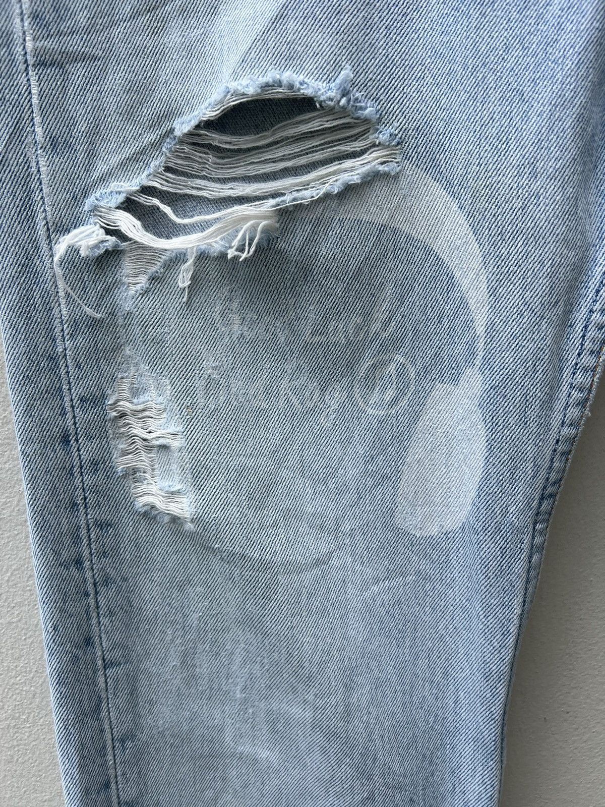 Levi's Vintage 1995 Levi’s 501 Rips Fade Light Blue Denim Jeans Size US 30 / EU 46 - 9 Thumbnail