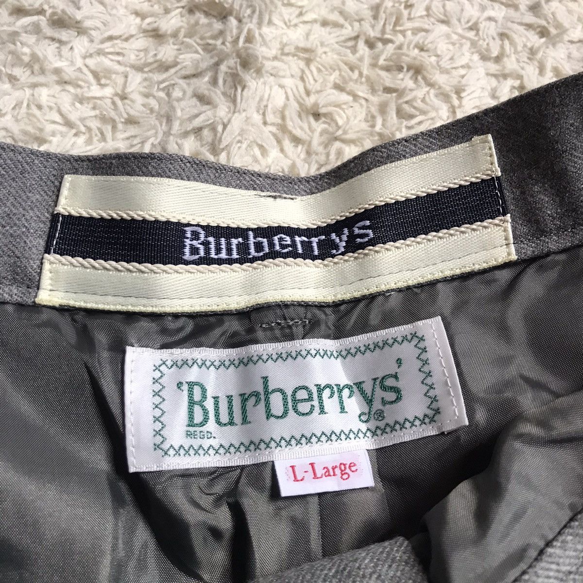 Burberry × Vintage ‼️VINTAGE BURBERRY GOLF SHORTPANT WOOL BAGGY STYLE ‼️ Size US 28 / EU 44 - 5 Thumbnail