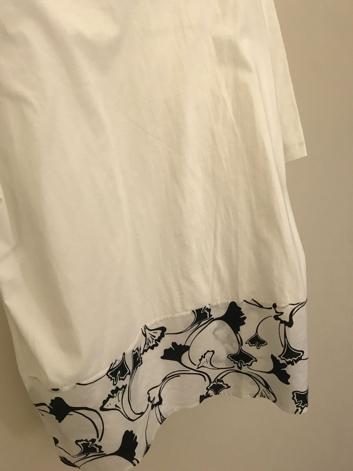 3.1 Phillip Lim White Tee With Floral Bottom Detail Size US M / EU 48-50 / 2 - 11 Thumbnail