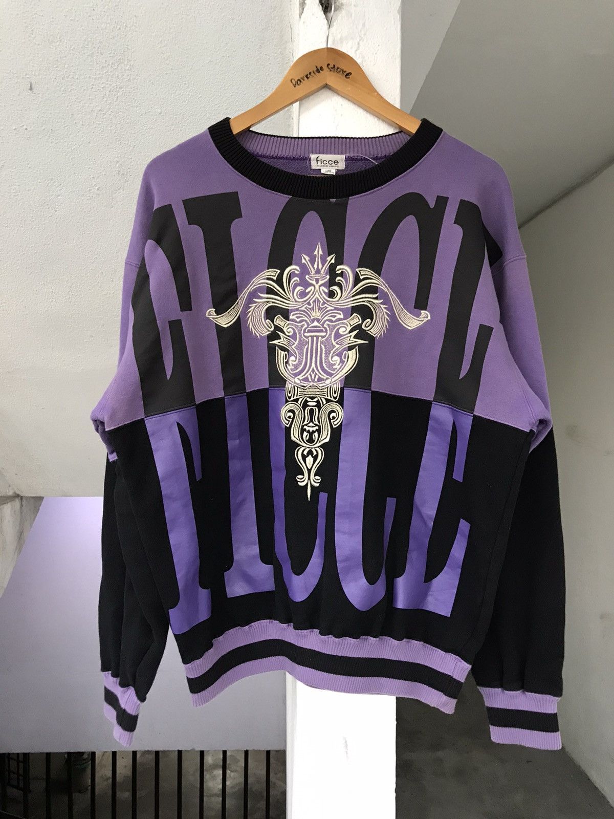 image of 20471120 x Yoshiyuki 90's Iconic Logo Yoshiyuki Konishi Speelout Sweatshirt in Black Purple (Size X