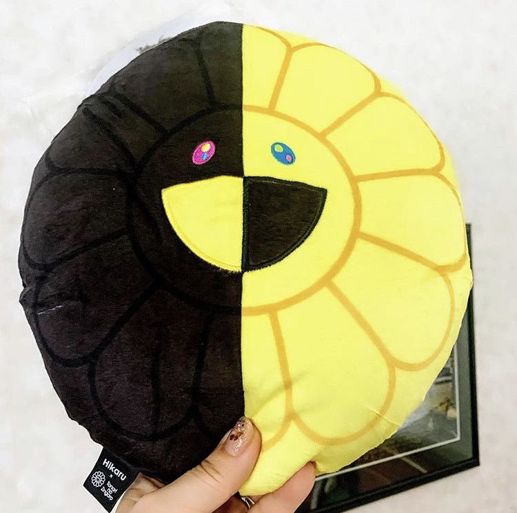 Japanese Brand Takashi Murakami X Hikaru Smart Magazine w/ Flower Cushion Size ONE SIZE - 3 Thumbnail