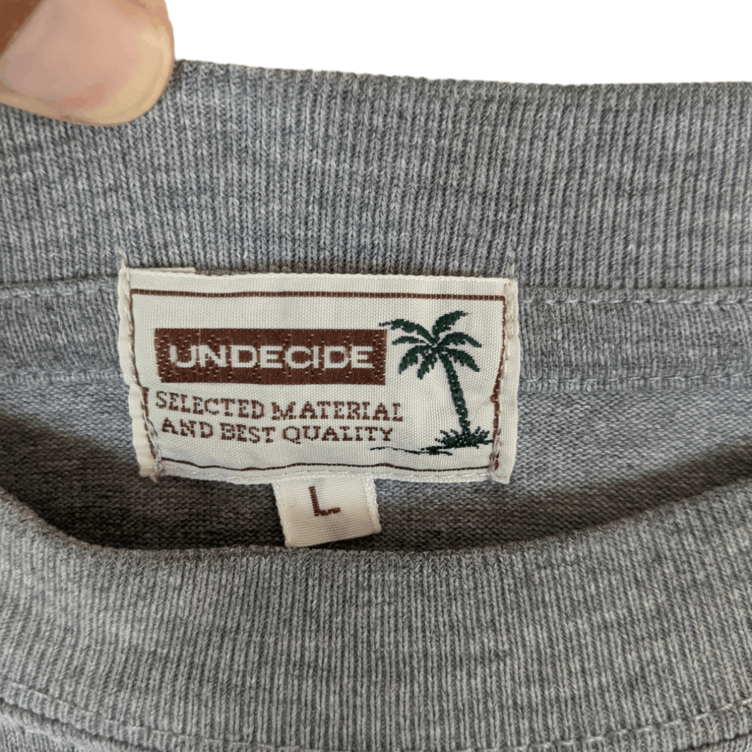 Vintage Vintage 2000's UNDECIDE Surf & Street T-Shirt Size US L / EU 52-54 / 3 - 11 Thumbnail