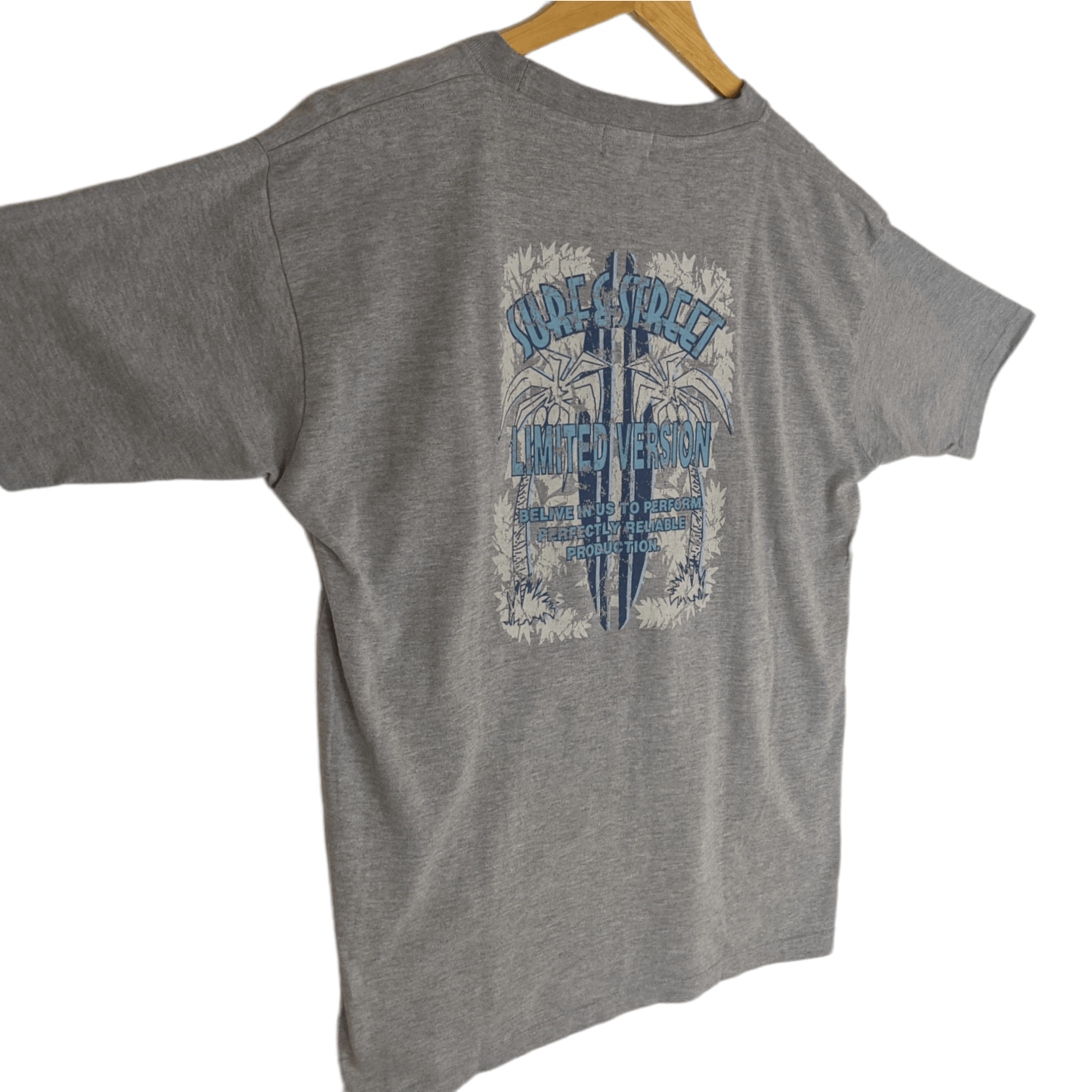 Vintage Vintage 2000's UNDECIDE Surf & Street T-Shirt Size US L / EU 52-54 / 3 - 5 Thumbnail