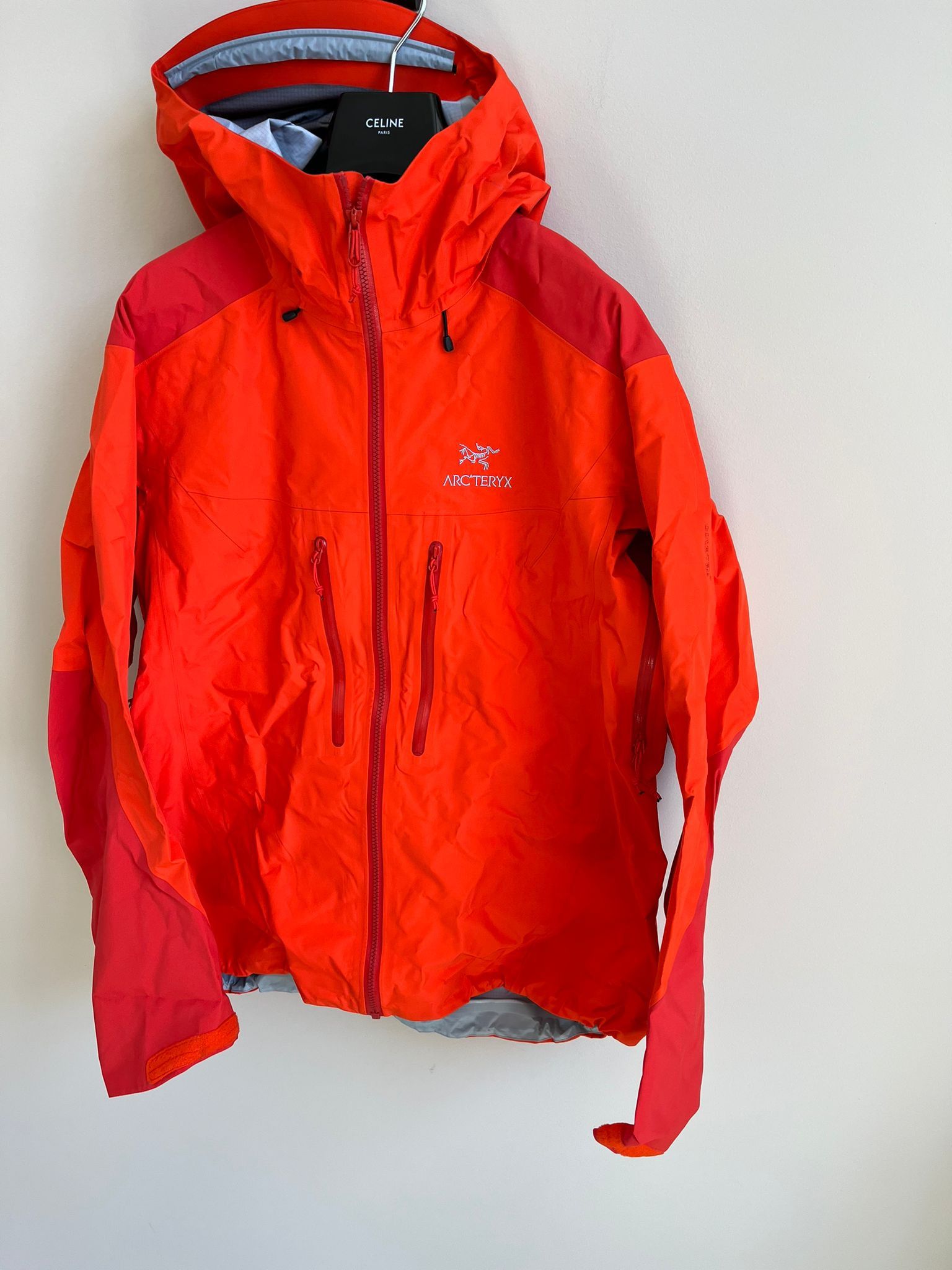 Arc'teryx Alpha AR in Flare Size XL / US 12-14 / IT 48-50 - 2 Thumbnail