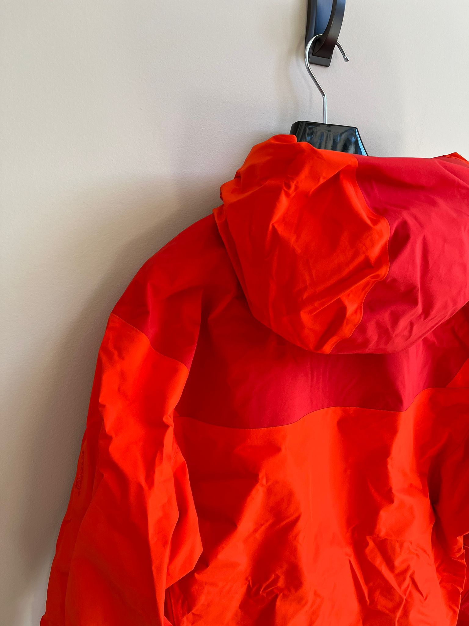 Arc'teryx Alpha AR in Flare Size XL / US 12-14 / IT 48-50 - 11 Thumbnail