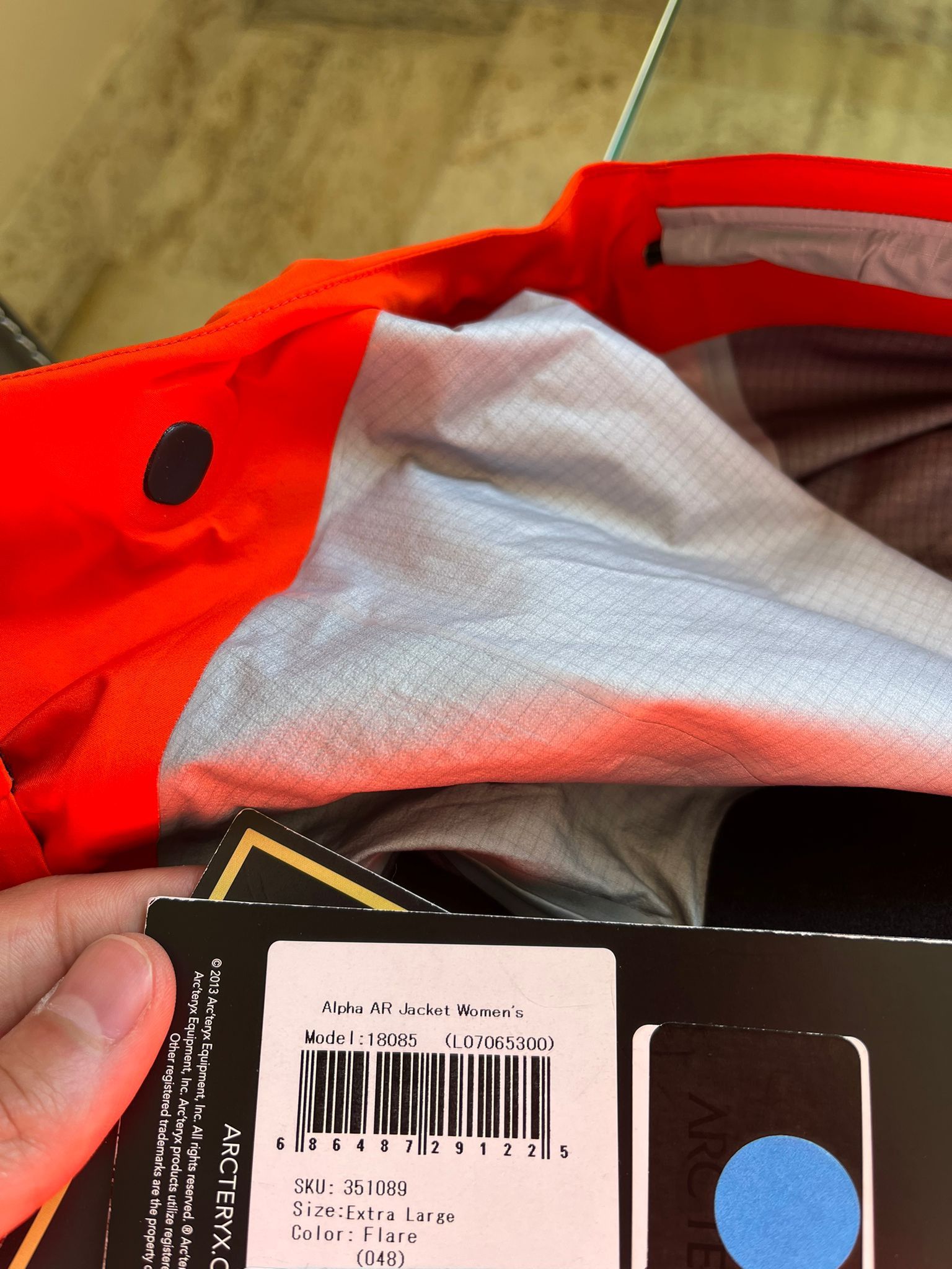 Arc'teryx Alpha AR in Flare Size XL / US 12-14 / IT 48-50 - 13 Thumbnail
