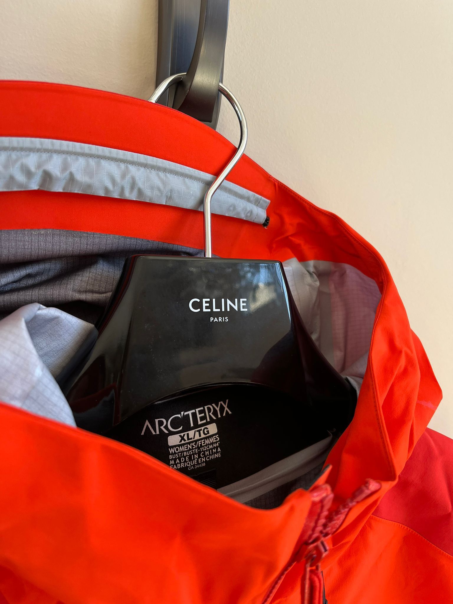 Arc'teryx Alpha AR in Flare Size XL / US 12-14 / IT 48-50 - 8 Thumbnail