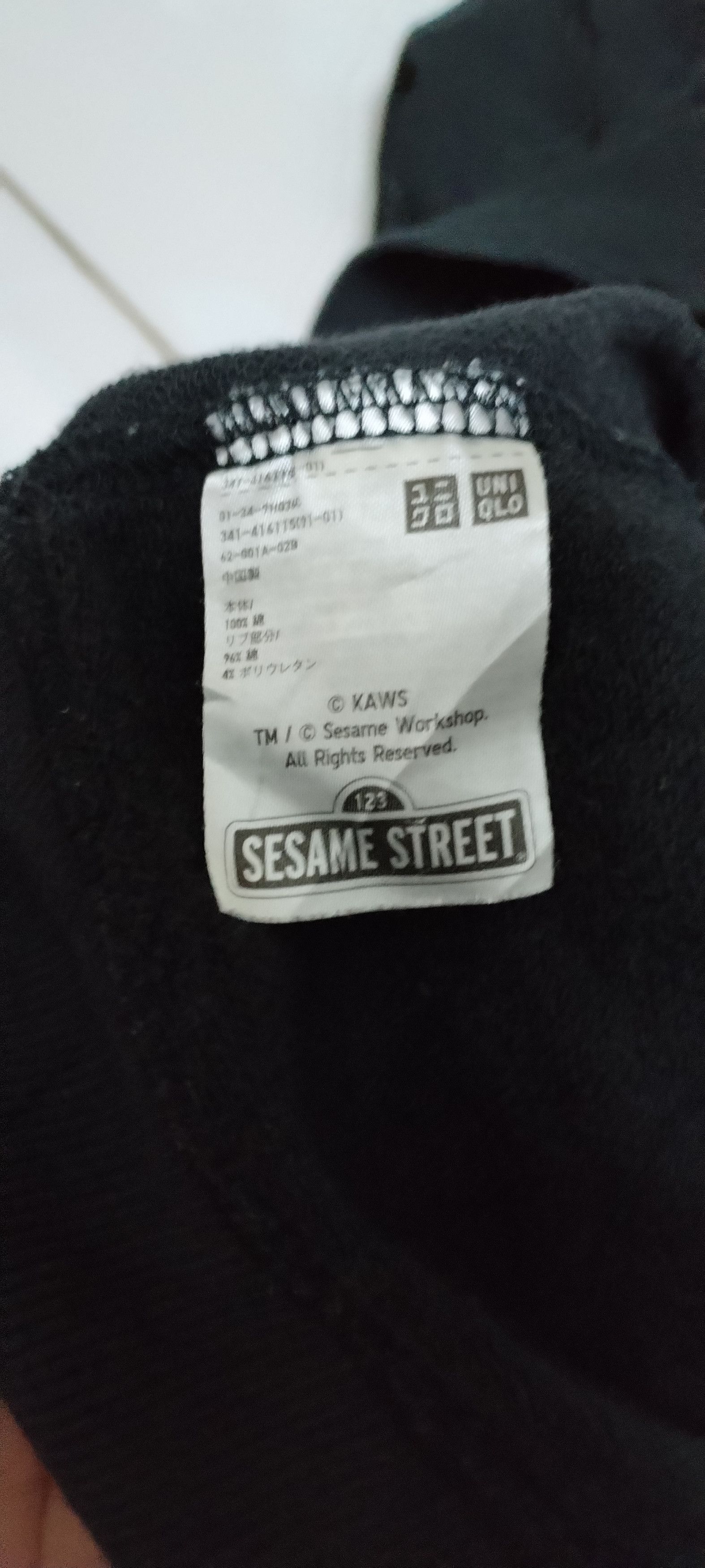 Kaws Uniqlo Kaws Crewneck Size US M / EU 48-50 / 2 - 5 Thumbnail