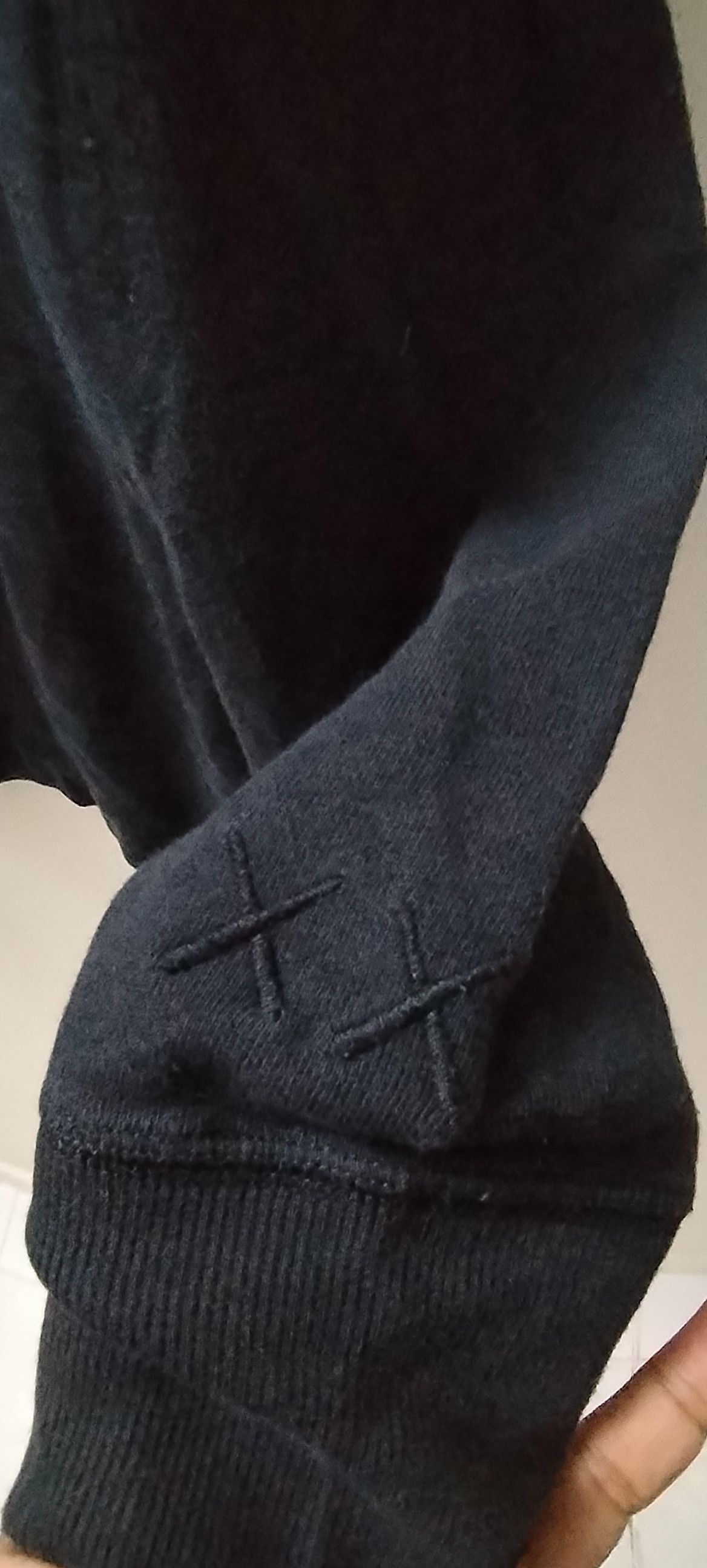 Kaws Uniqlo Kaws Crewneck Size US M / EU 48-50 / 2 - 3 Thumbnail