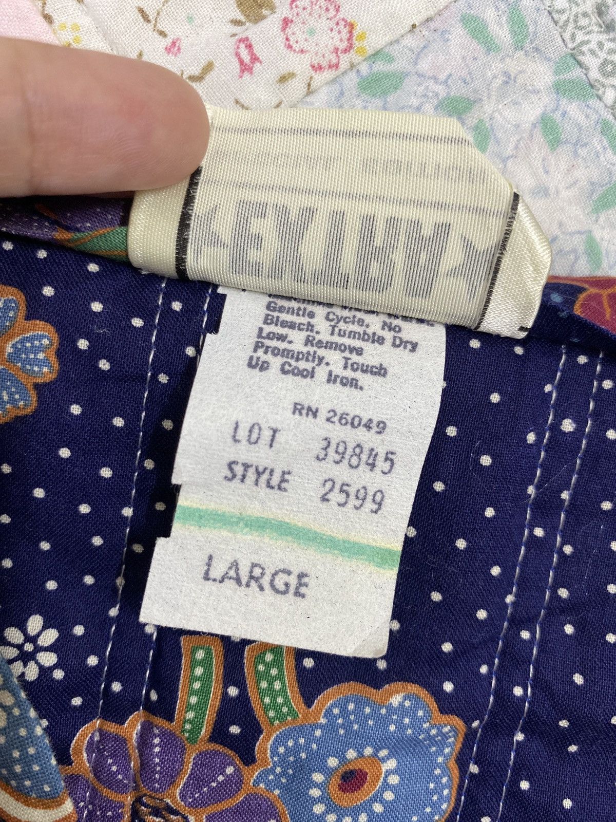 Japanese Brand VINTAGE EXTRA SPECIAL EDITION ART VEST Size US L / EU 52-54 / 3 - 8 Thumbnail