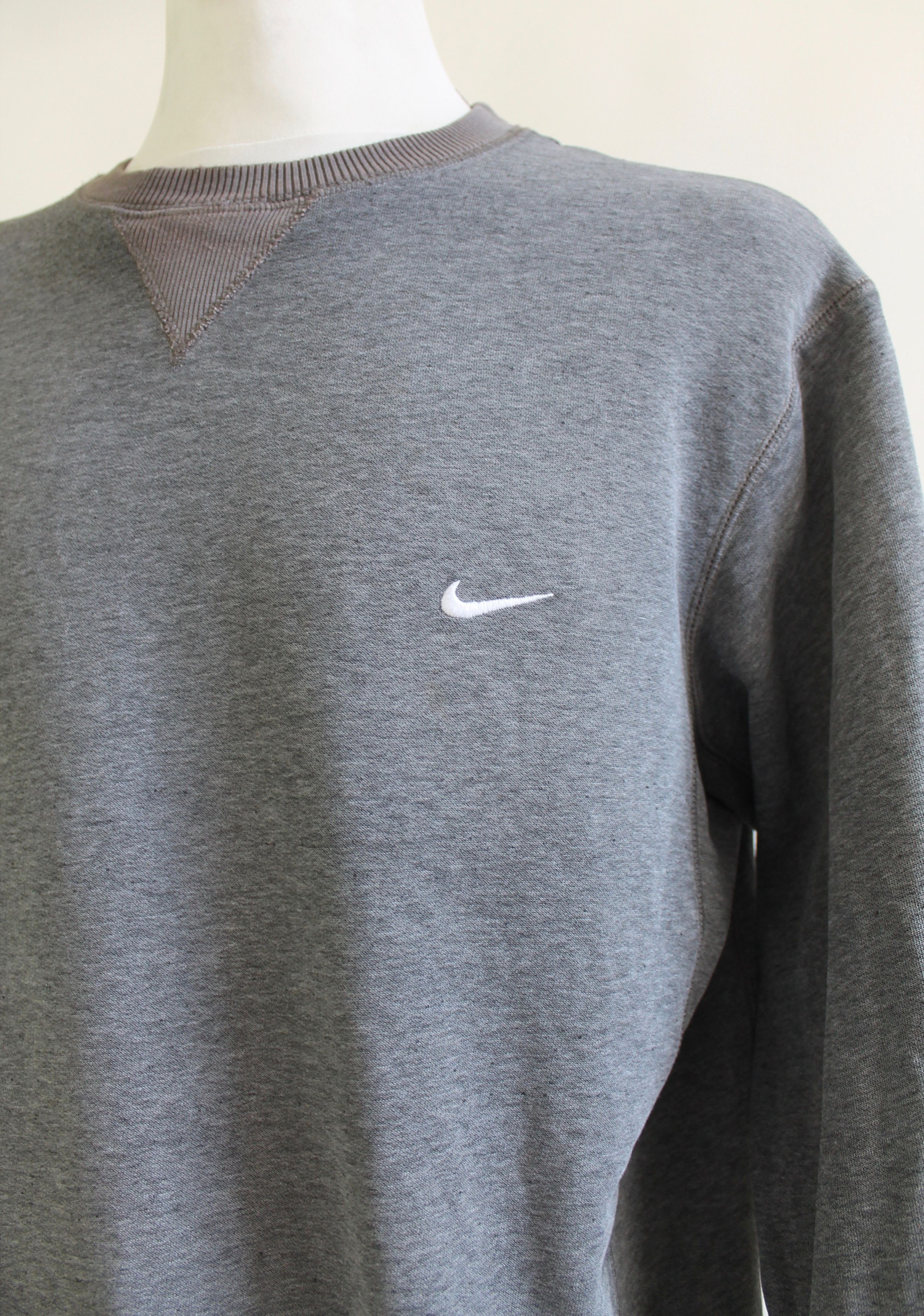 Nike vintage Nike Swoosh Logo Sweatshirt Gray Faded Trashed Worn Size US L / EU 52-54 / 3 - 5 Thumbnail