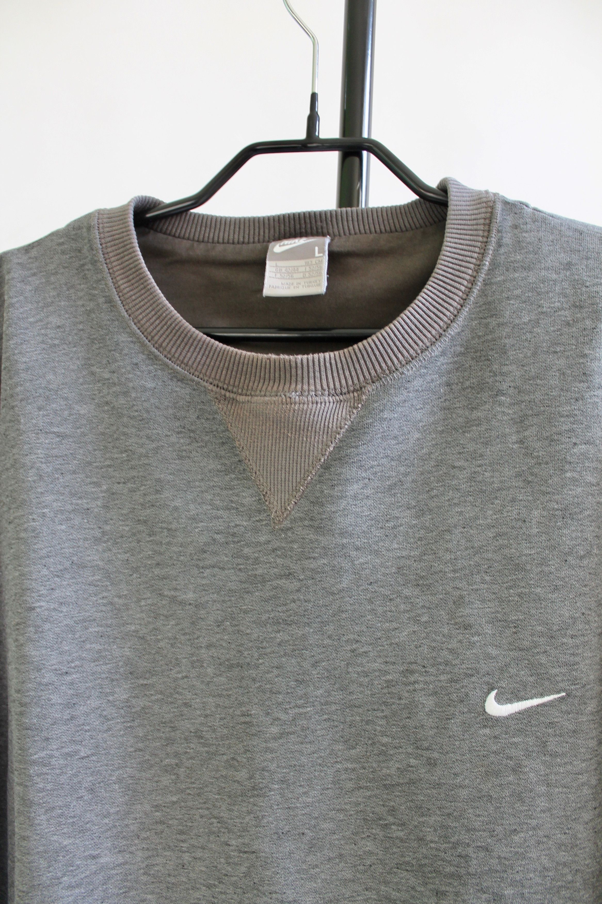 Nike vintage Nike Swoosh Logo Sweatshirt Gray Faded Trashed Worn Size US L / EU 52-54 / 3 - 8 Thumbnail