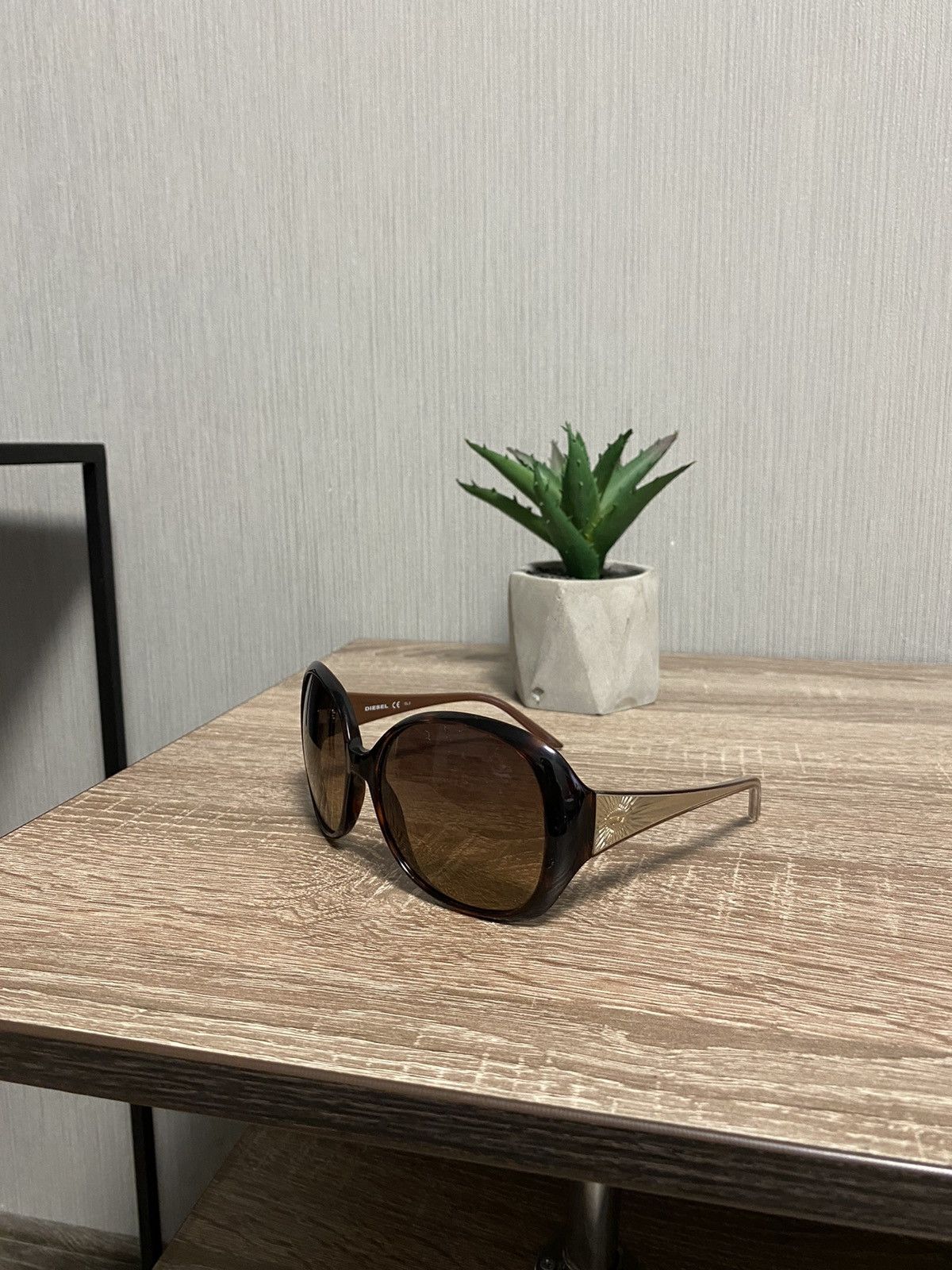 Diesel 🇺🇸 Vintage Diesel Gold Sunglasses Size ONE SIZE - 2 Thumbnail