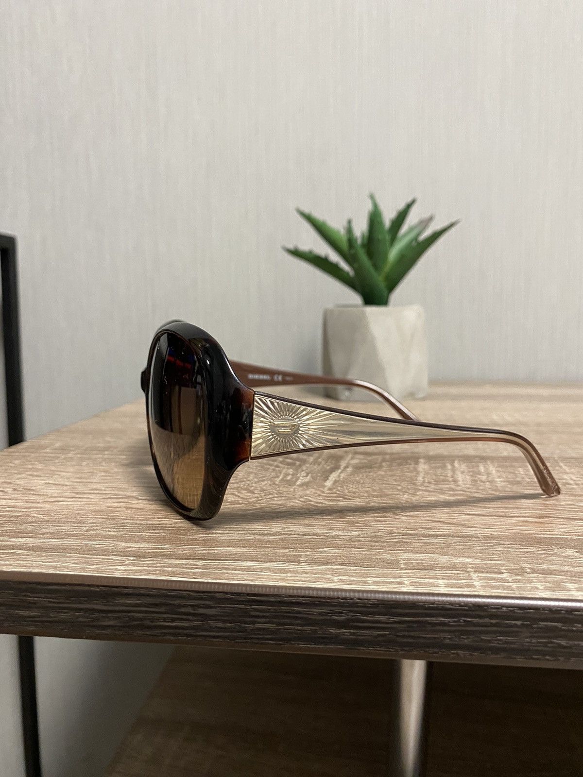 Diesel 🇺🇸 Vintage Diesel Gold Sunglasses Size ONE SIZE - 1 Thumbnail