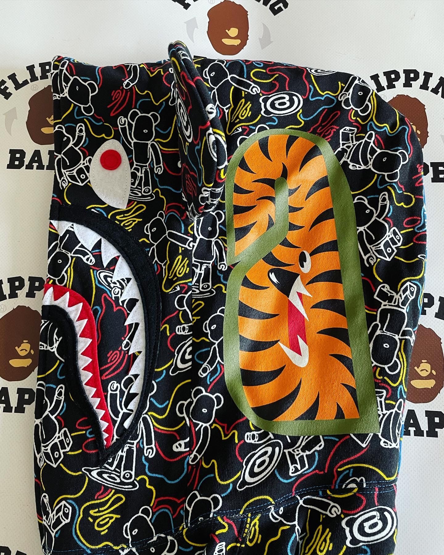 Bape × Medicom Toy BAPE X MEDICOM TOY BE@RBRICK CAMO BE@R SHARK HALF FULL ZIP Size US M / EU 48-50 / 2 - 5 Thumbnail