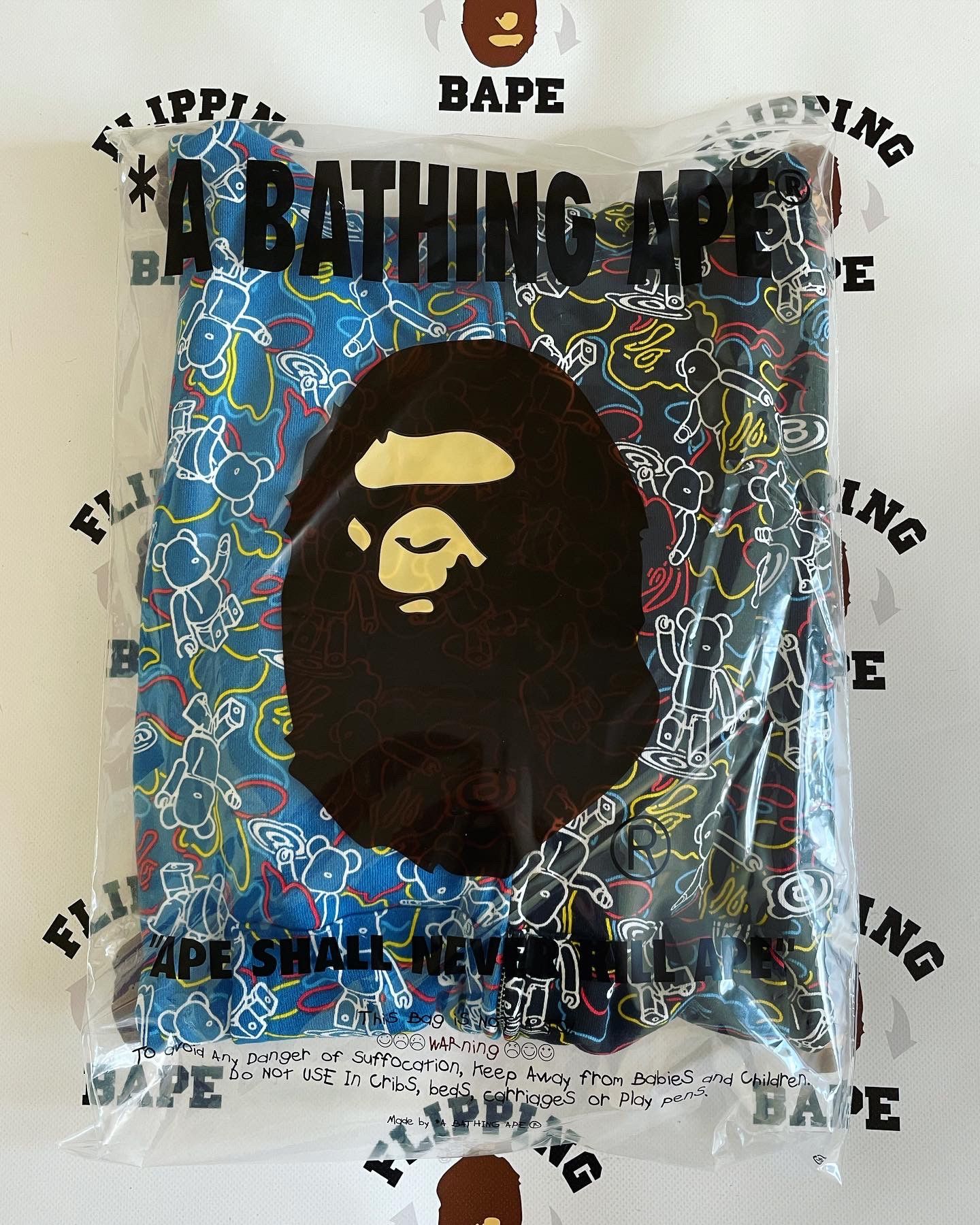 Bape × Medicom Toy BAPE X MEDICOM TOY BE@RBRICK CAMO BE@R SHARK HALF FULL ZIP Size US M / EU 48-50 / 2 - 9 Thumbnail