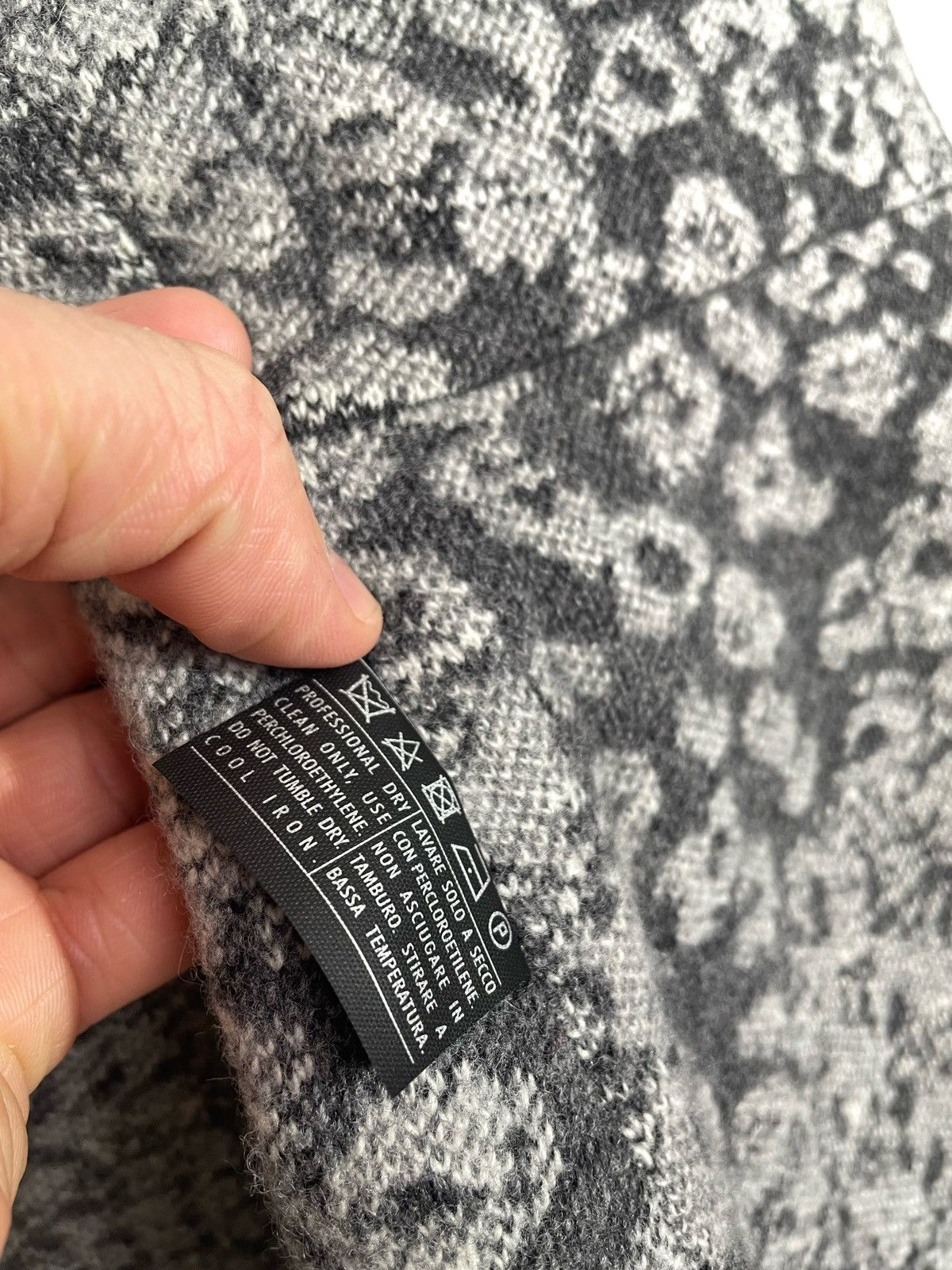 Salvatore Ferragamo Wool Cardigan Salvatore Ferragamo Leopard Size L Size L / US 10 / IT 46 - 6 Thumbnail