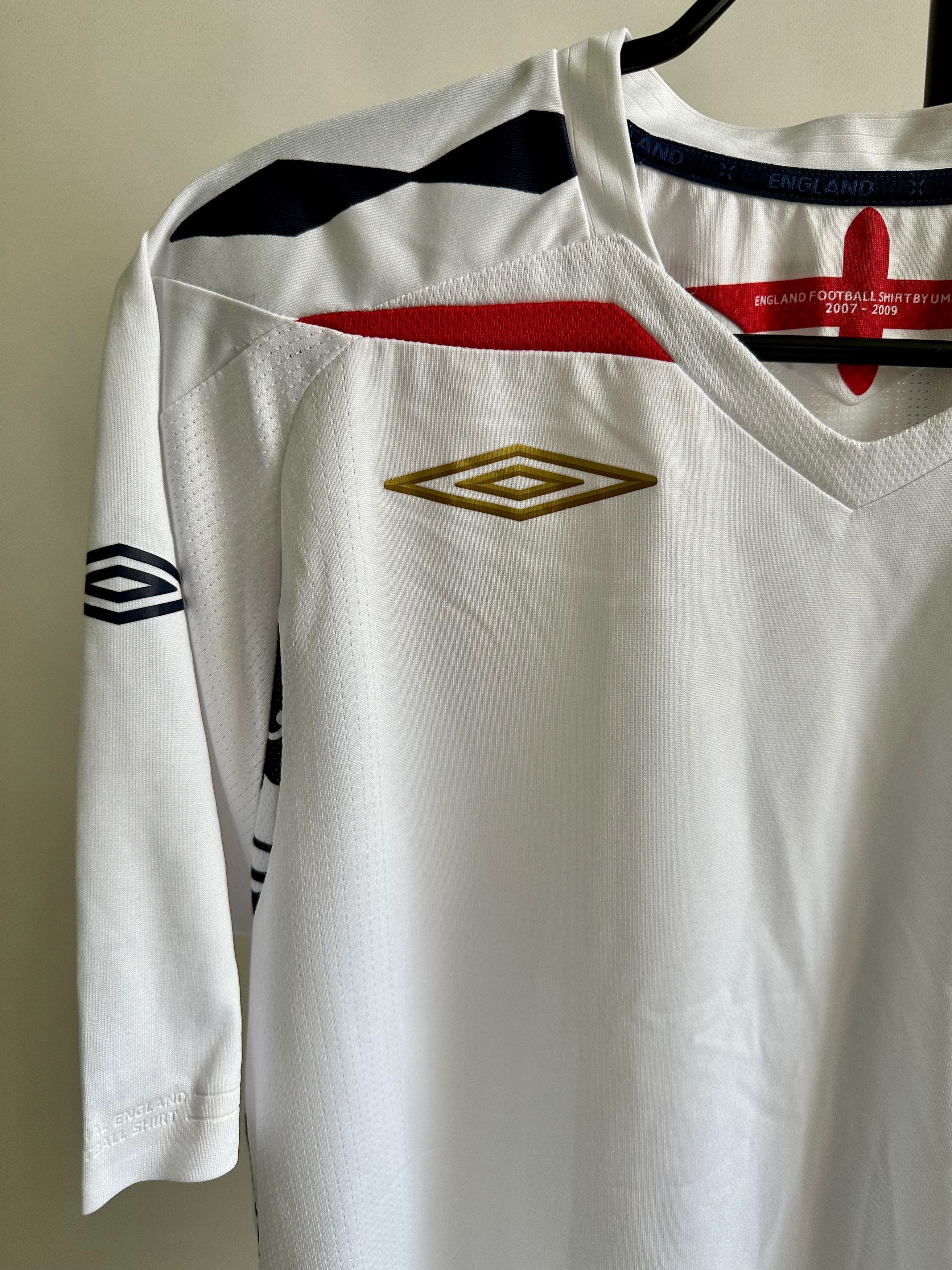 Umbro 2007 Umbro England soccer national team football jersey Size US S / EU 44-46 / 1 - 3 Thumbnail