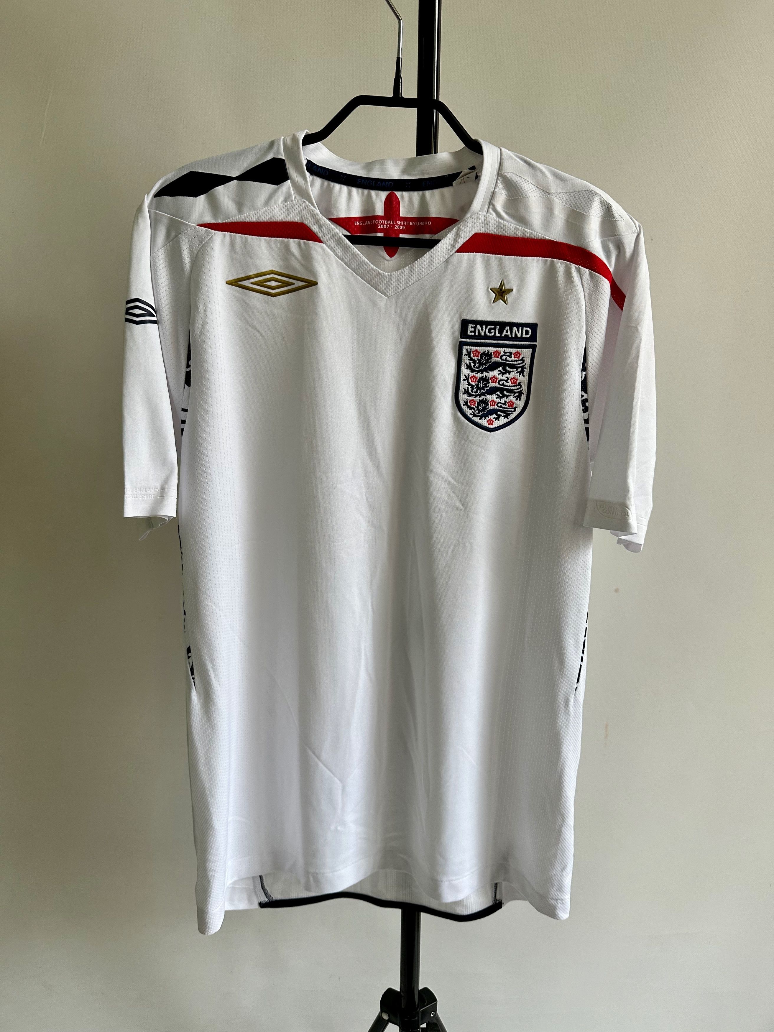 Umbro 2007 Umbro England soccer national team football jersey Size US S / EU 44-46 / 1 - 1 Thumbnail