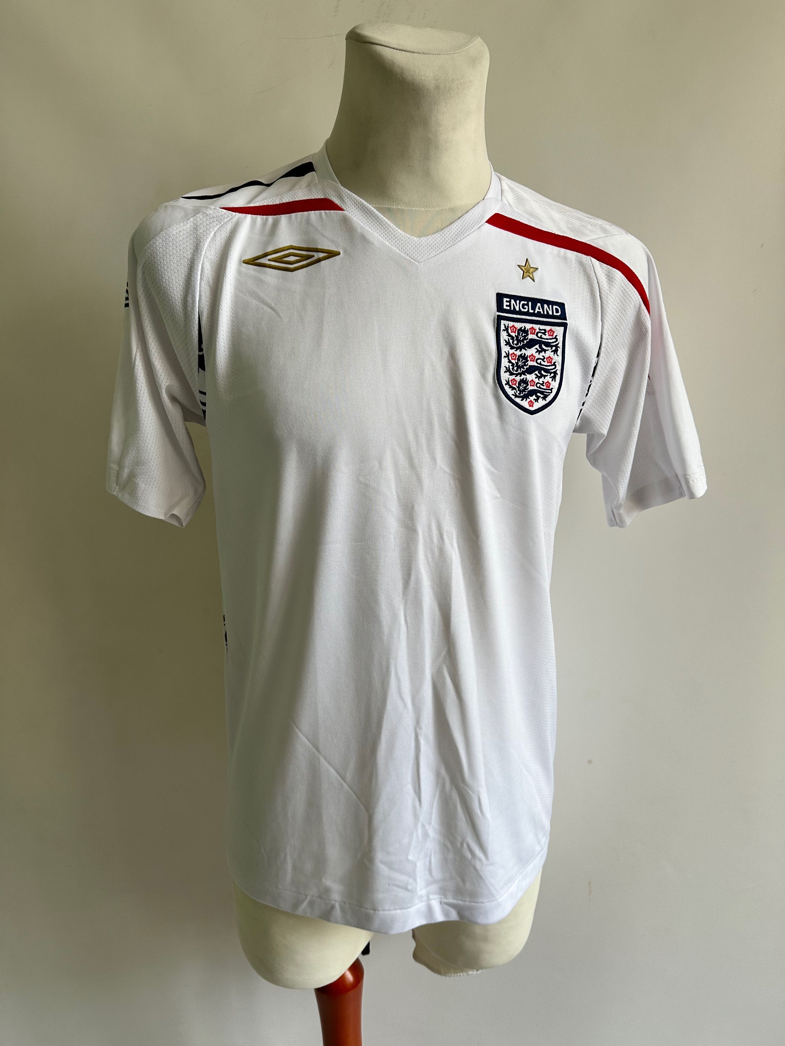 Umbro 2007 Umbro England soccer national team football jersey Size US S / EU 44-46 / 1 - 9 Thumbnail