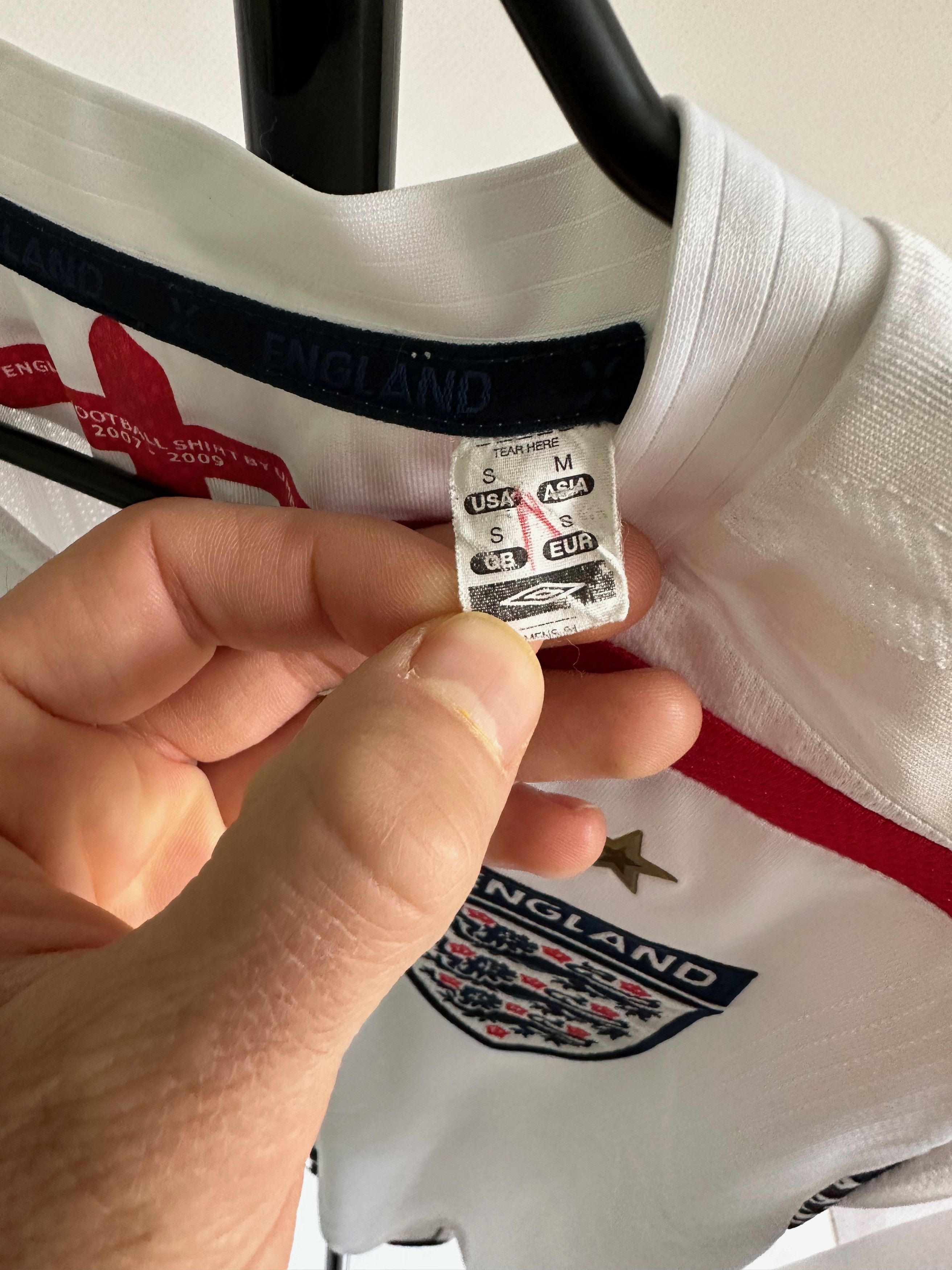 Umbro 2007 Umbro England soccer national team football jersey Size US S / EU 44-46 / 1 - 5 Thumbnail