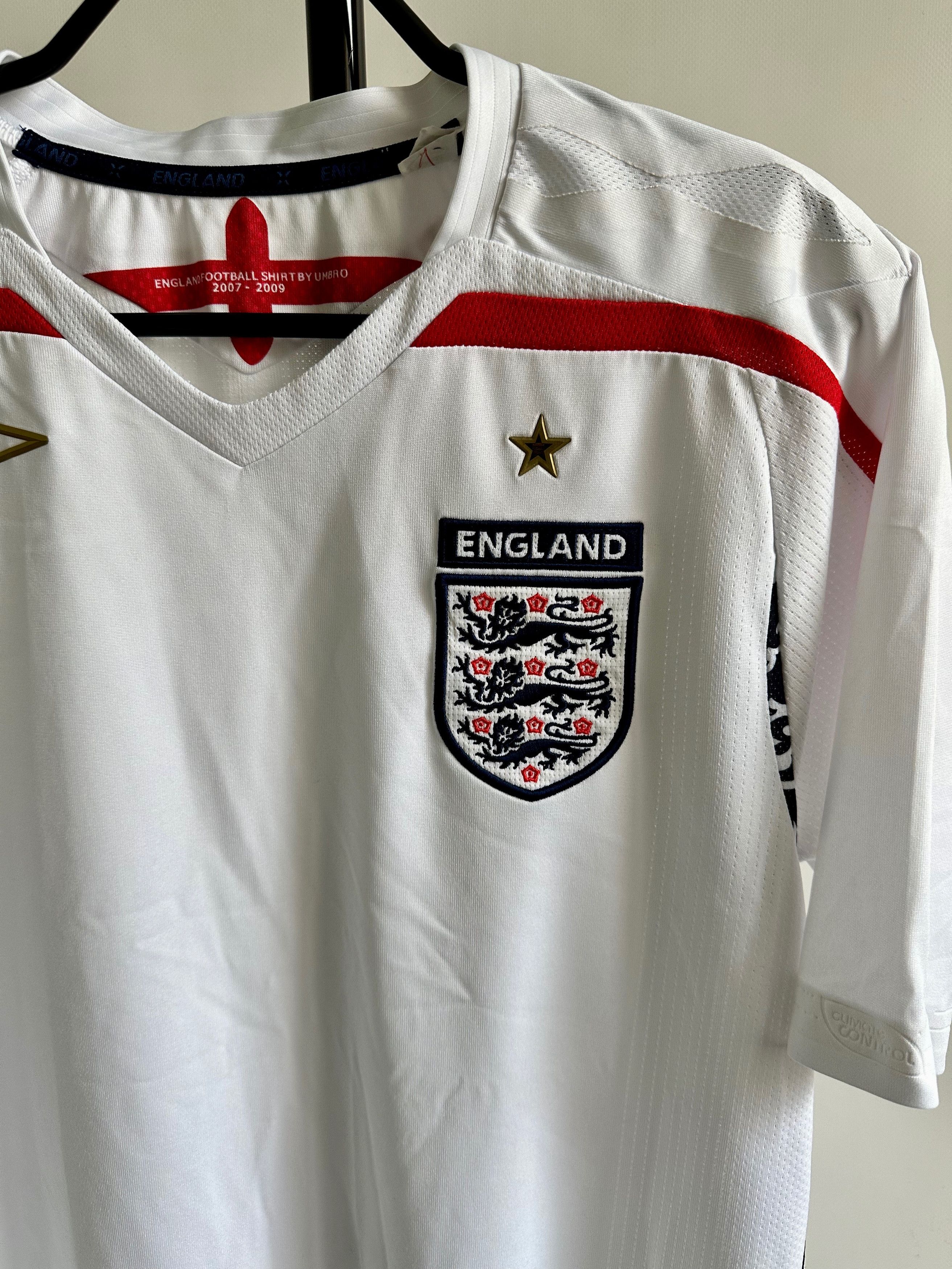 Umbro 2007 Umbro England soccer national team football jersey Size US S / EU 44-46 / 1 - 2 Thumbnail