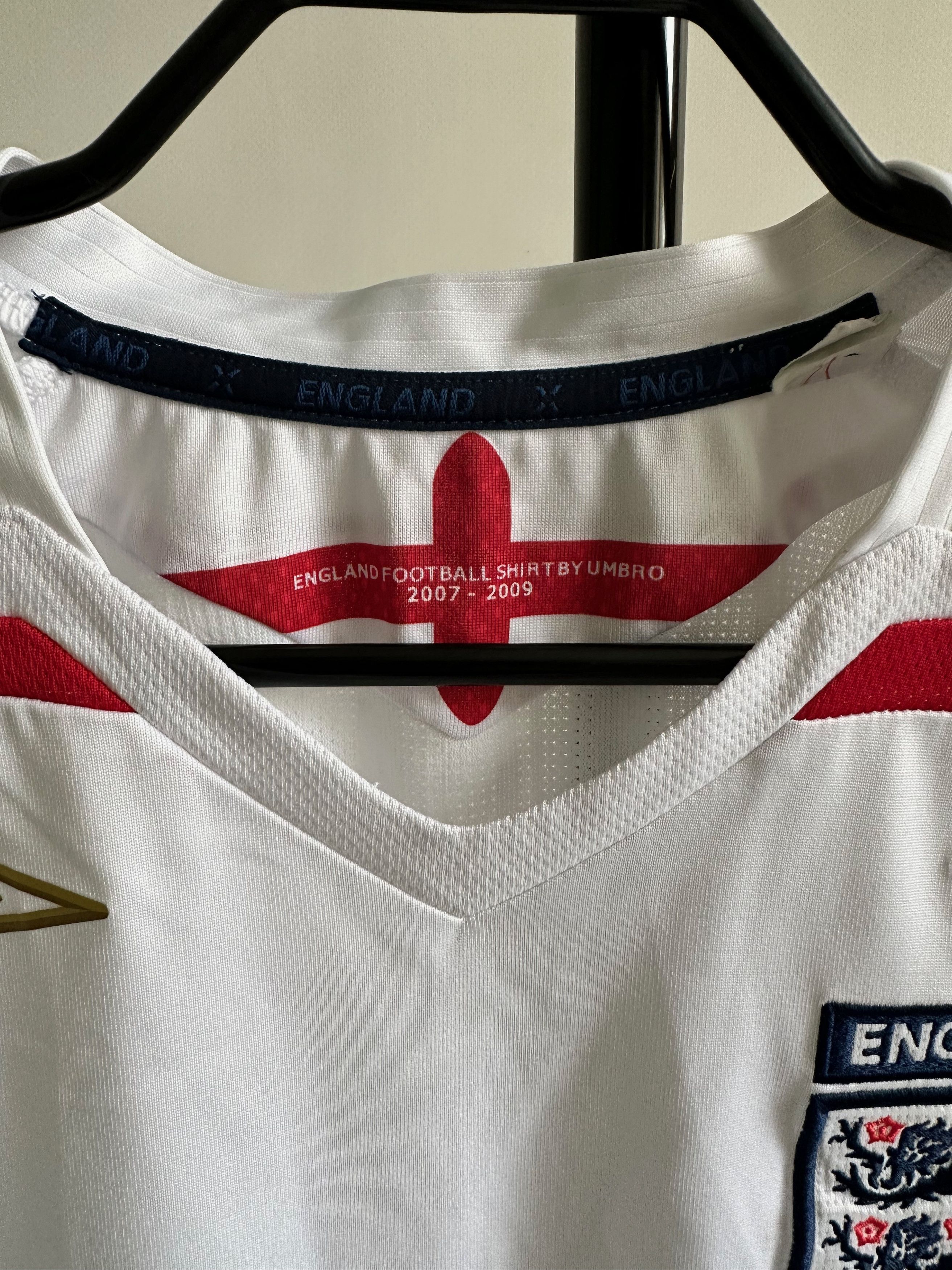 Umbro 2007 Umbro England soccer national team football jersey Size US S / EU 44-46 / 1 - 4 Thumbnail