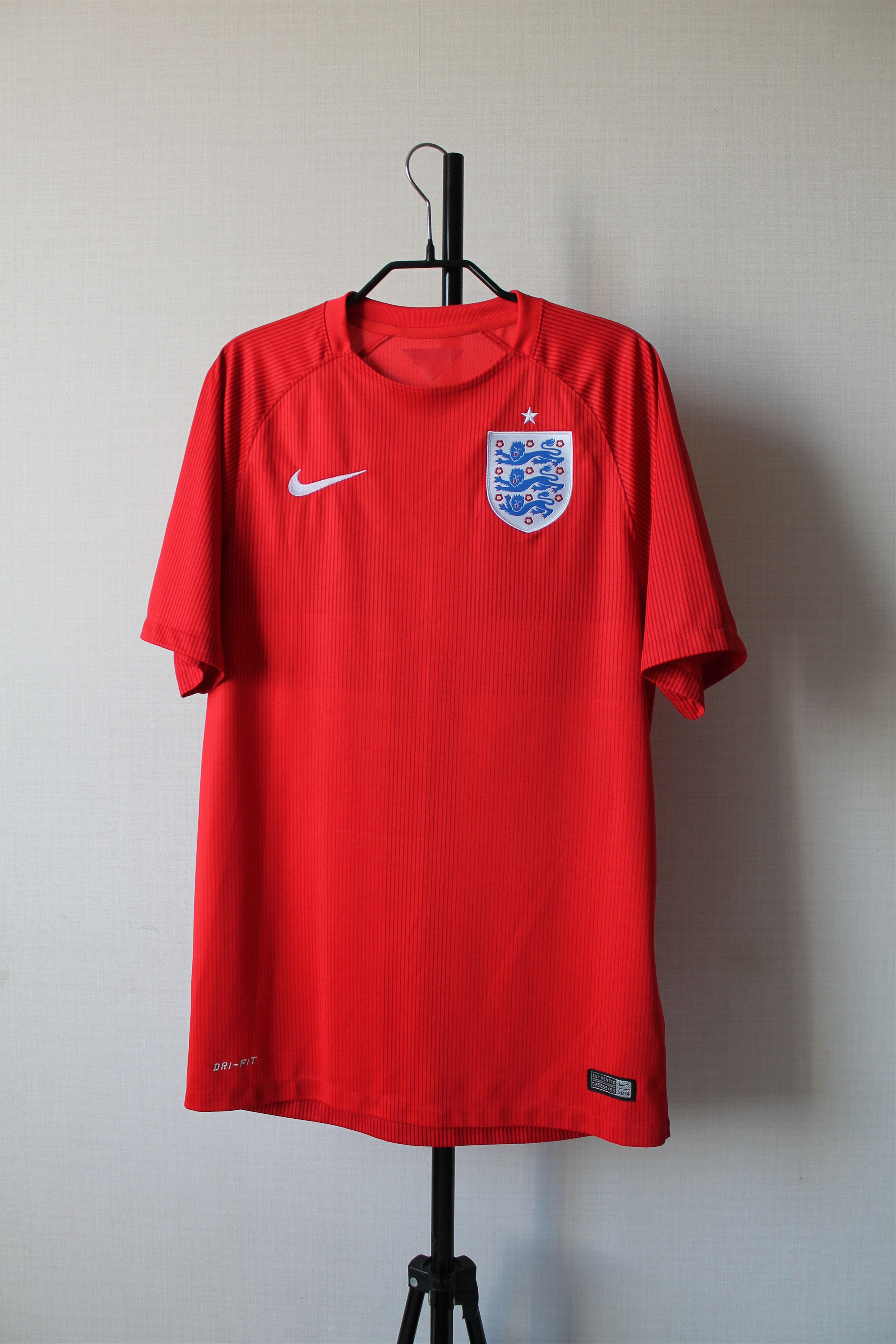 Nike 2014 England National Team World Cup Soccer away Jersey Size US S / EU 44-46 / 1 - 1 Thumbnail
