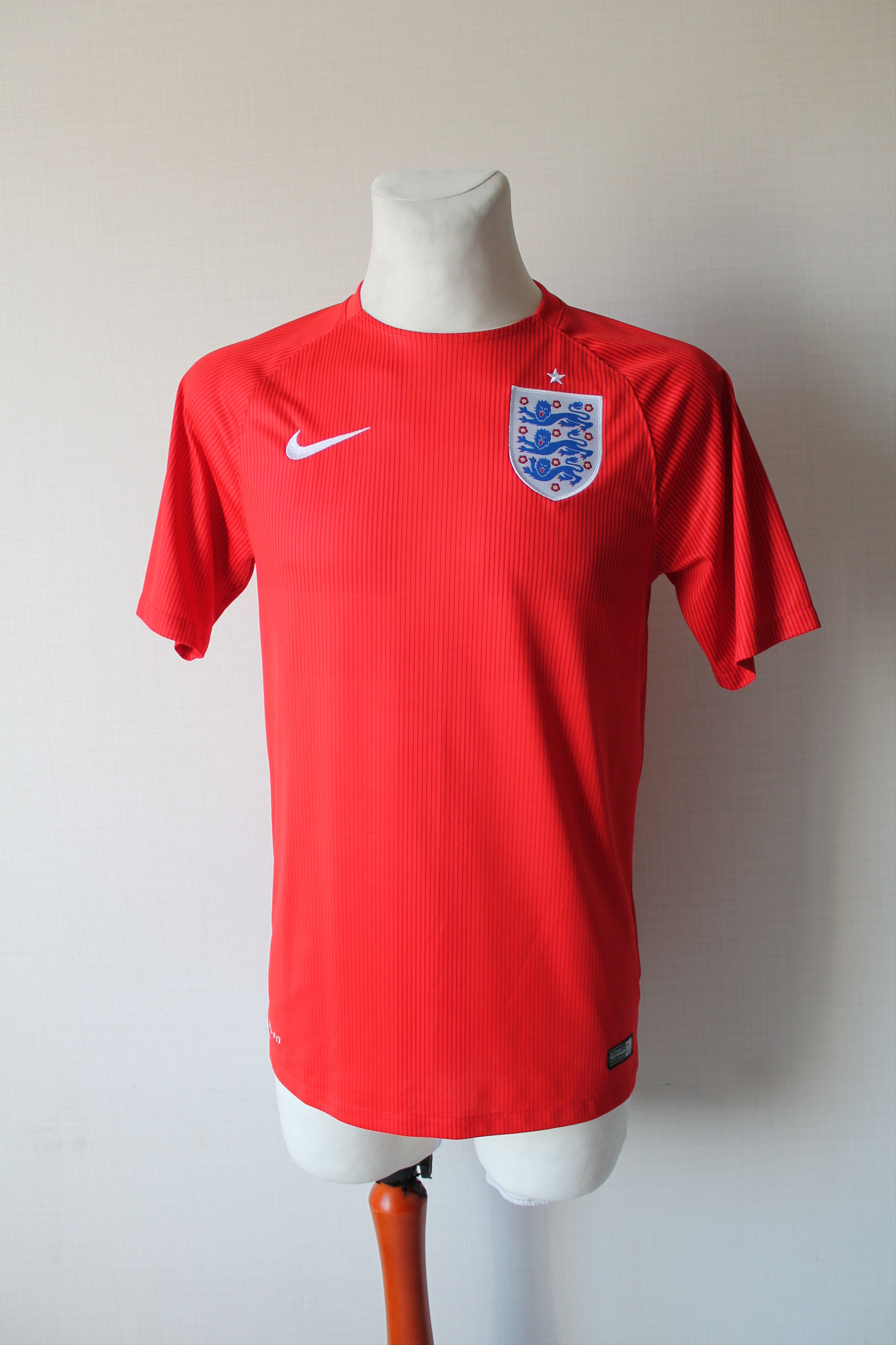 Nike 2014 England National Team World Cup Soccer away Jersey Size US S / EU 44-46 / 1 - 6 Thumbnail