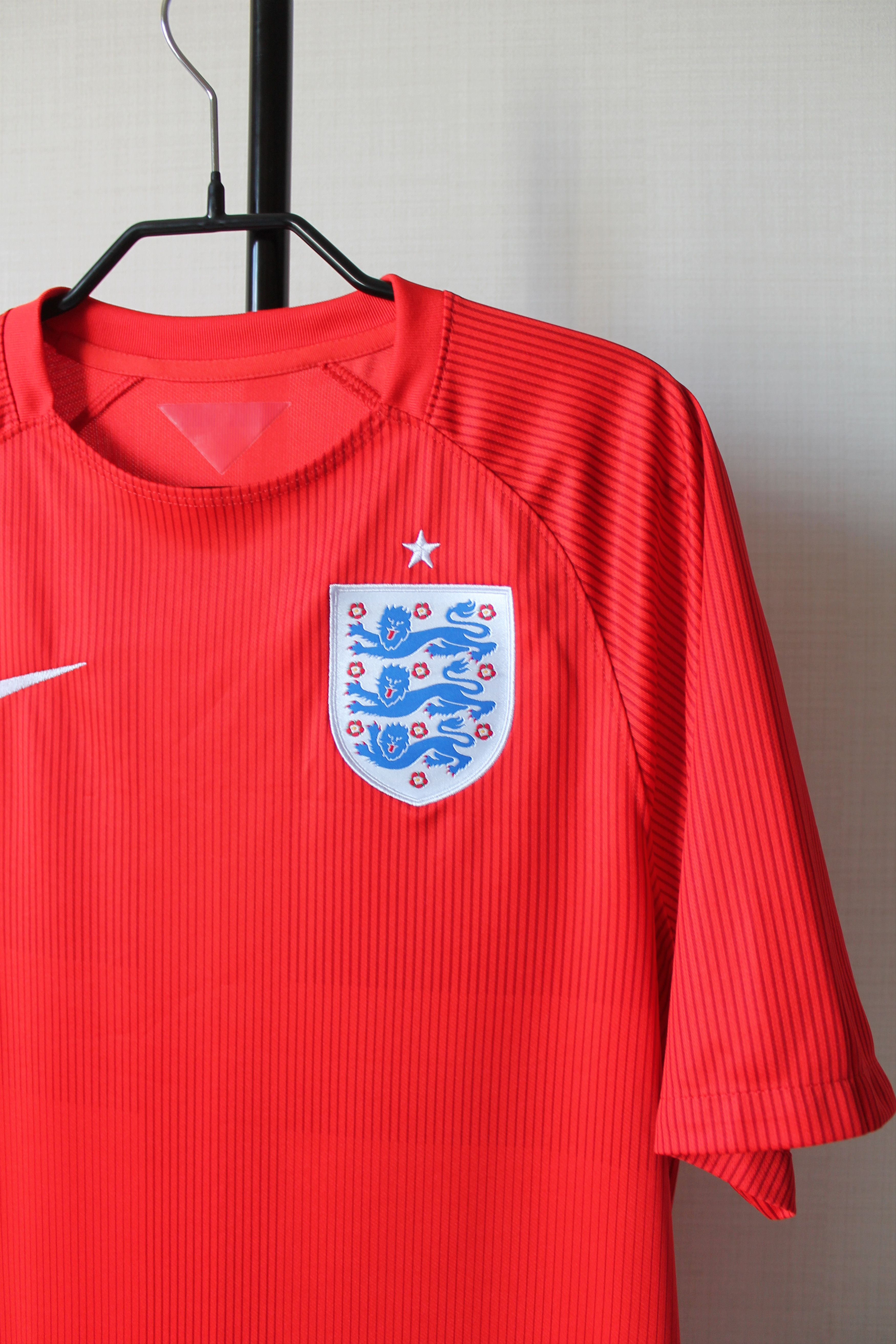 Nike 2014 England National Team World Cup Soccer away Jersey Size US S / EU 44-46 / 1 - 2 Thumbnail