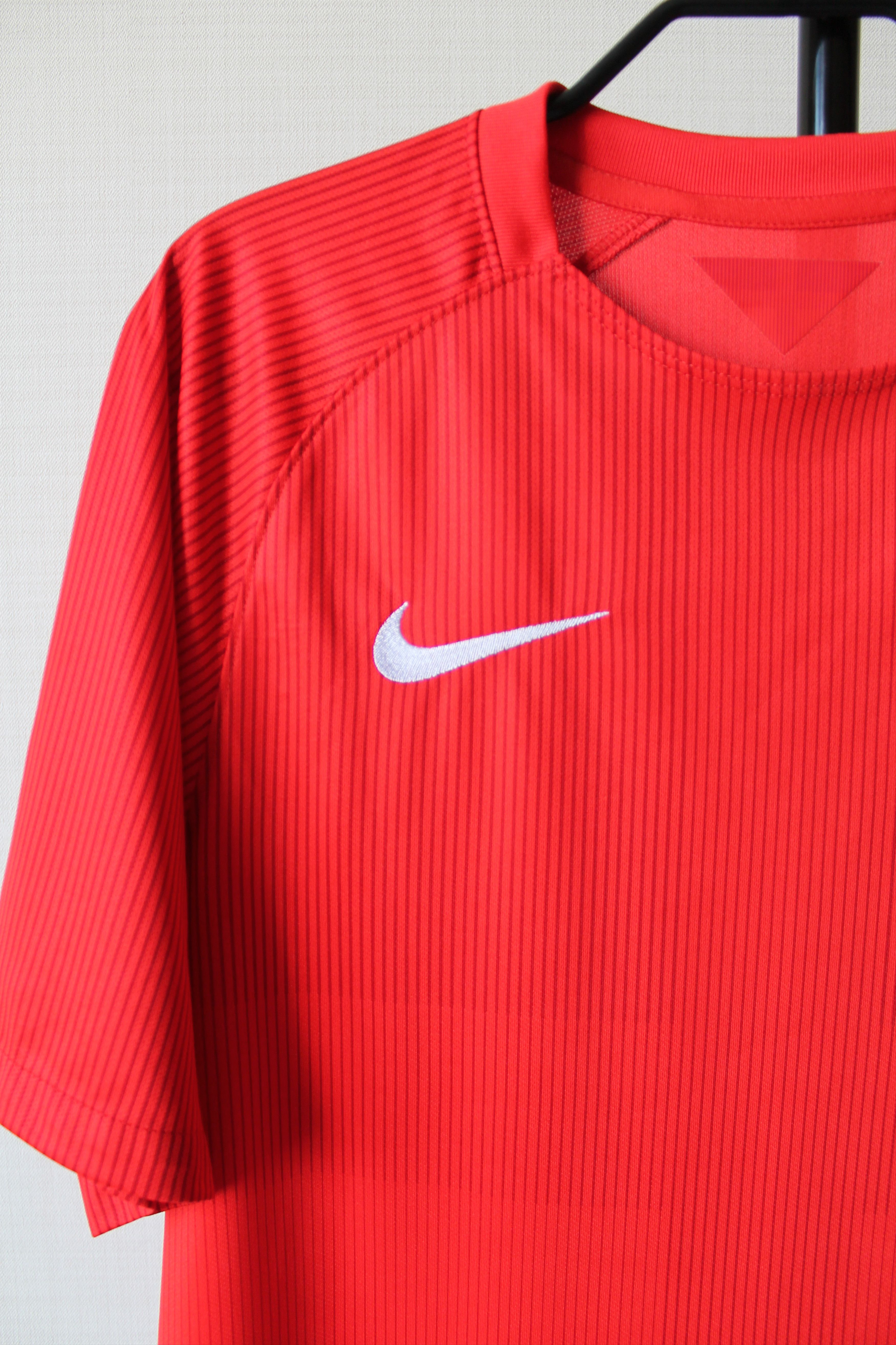 Nike 2014 England National Team World Cup Soccer away Jersey Size US S / EU 44-46 / 1 - 3 Thumbnail